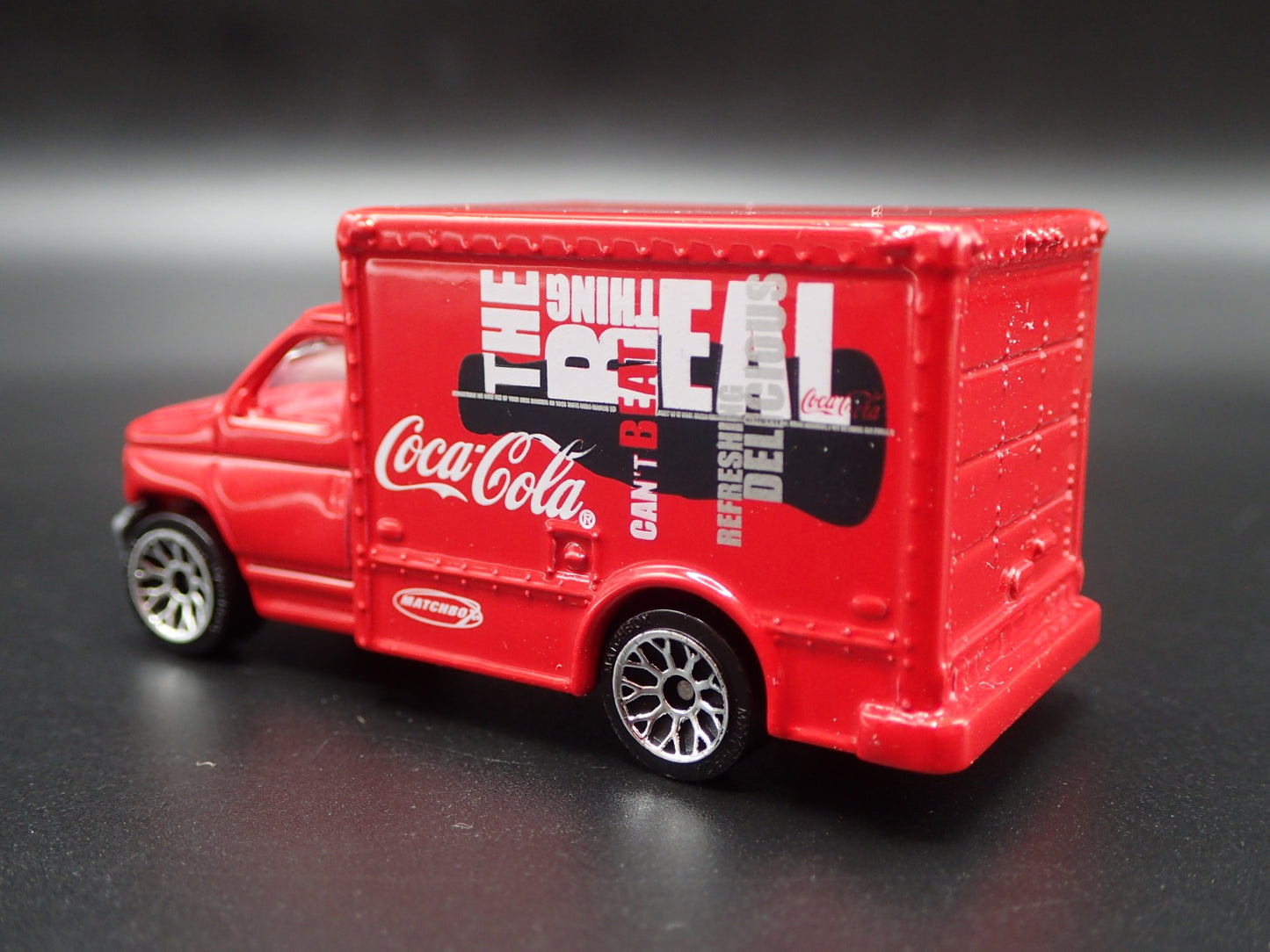 1999 99 FORD E SERIES BOX VAN COCA COLA RED 1:80 SCALE DIORAMA DIECAST MODEL CAR
