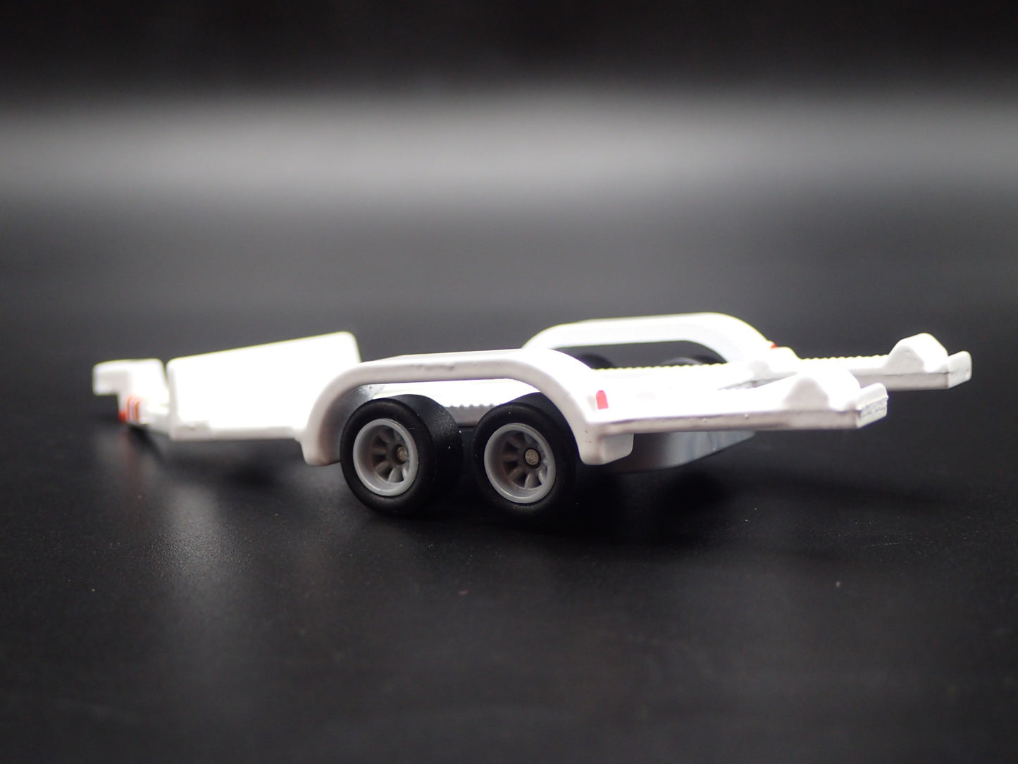 FLATBED TRAILER w/ LOADING RAMPS 1:64 SCALE LIMITED COLLECTIBLE DIORAMA MODEL