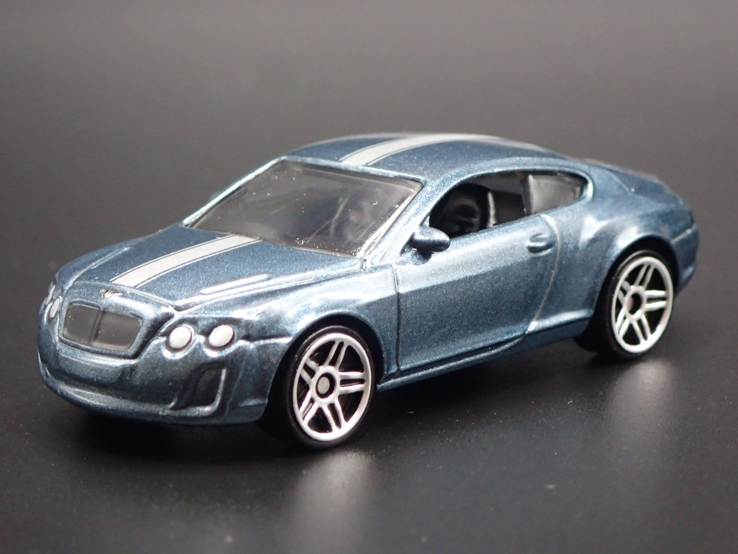 2009-2011 BENTLEY CONTINENTAL SUPERSPORTS 1:64 SCALE DIORAMA DIECAST MODEL CAR