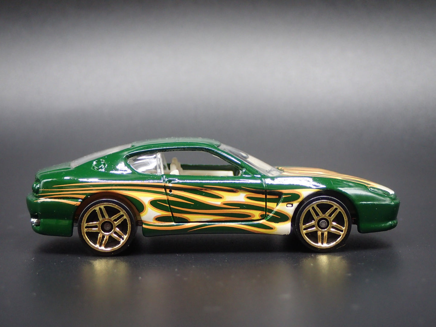 1998-2003 FERRARI 456M GREEN 1:64 SCALE COLLECTIBLE DIORAMA DIECAST MODEL CAR