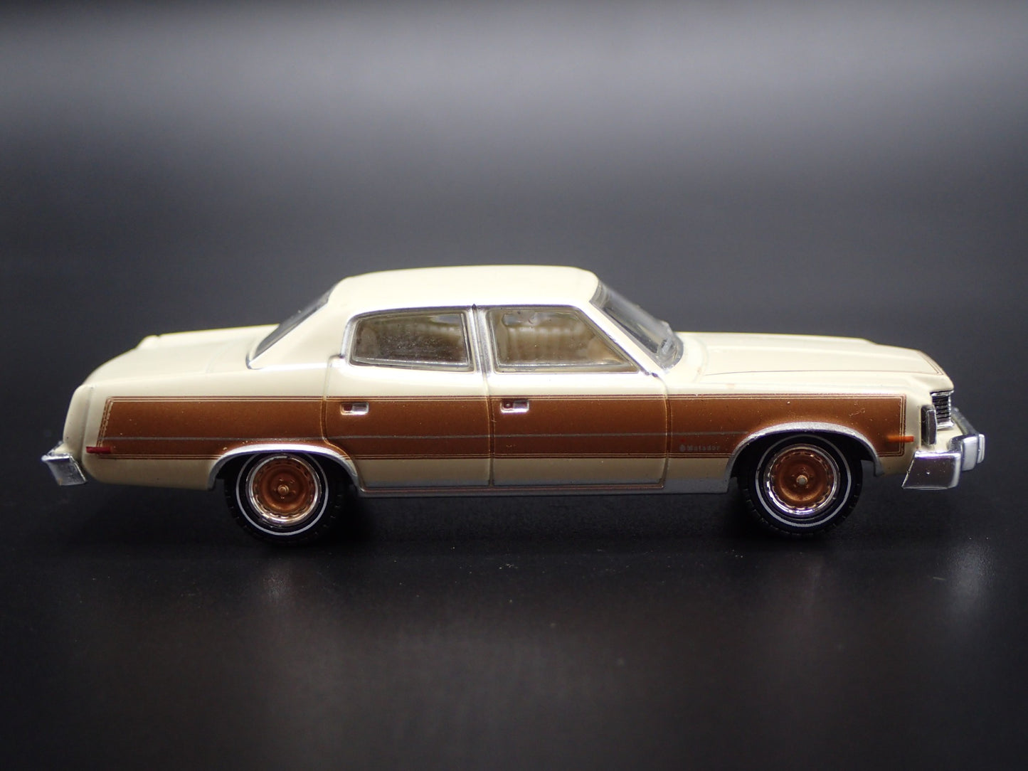 1978 78 AMC MATADOR BARCELONA FOUR 4 DOOR 1:64 SCALE DIORAMA DIECAST MODEL CAR