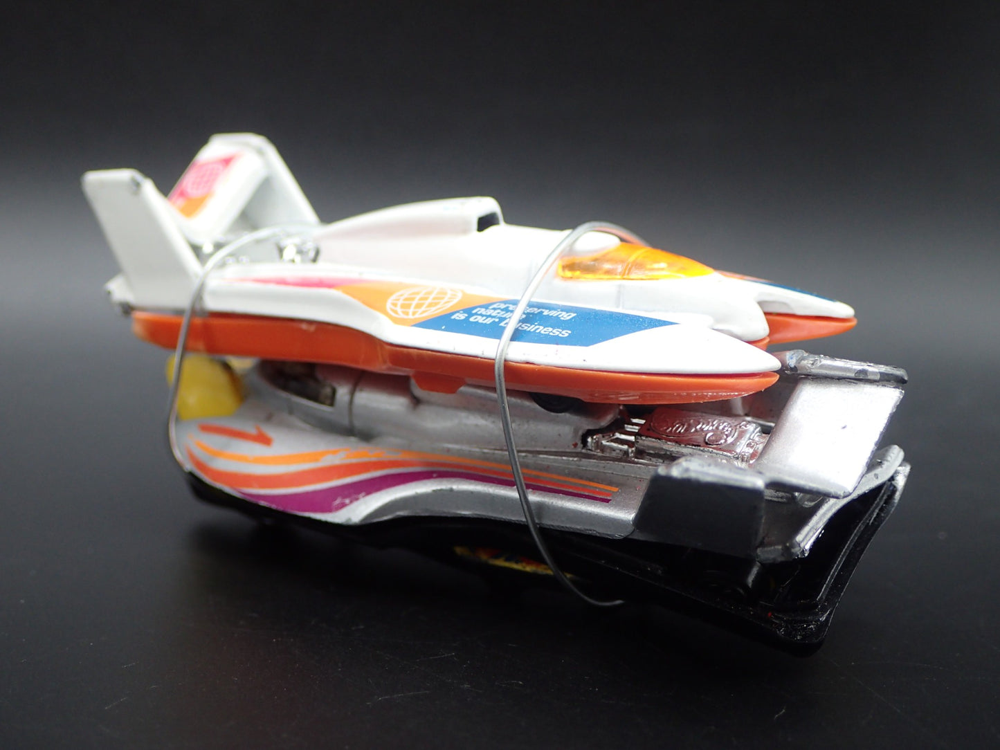 SPEED BOATS 3 CARS CRUSHED ON A FLATBED TRAILER 1:64 SCALE DIECAST MODEL CAR