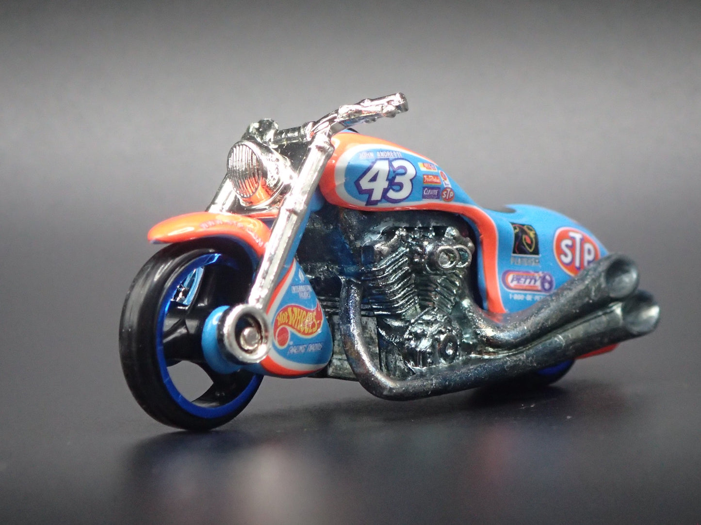 SCORCHIN SCOOTER MOTORCYCLE STP 43 1:64 HOT WHEELS SCALE DIECAST MODEL CAR