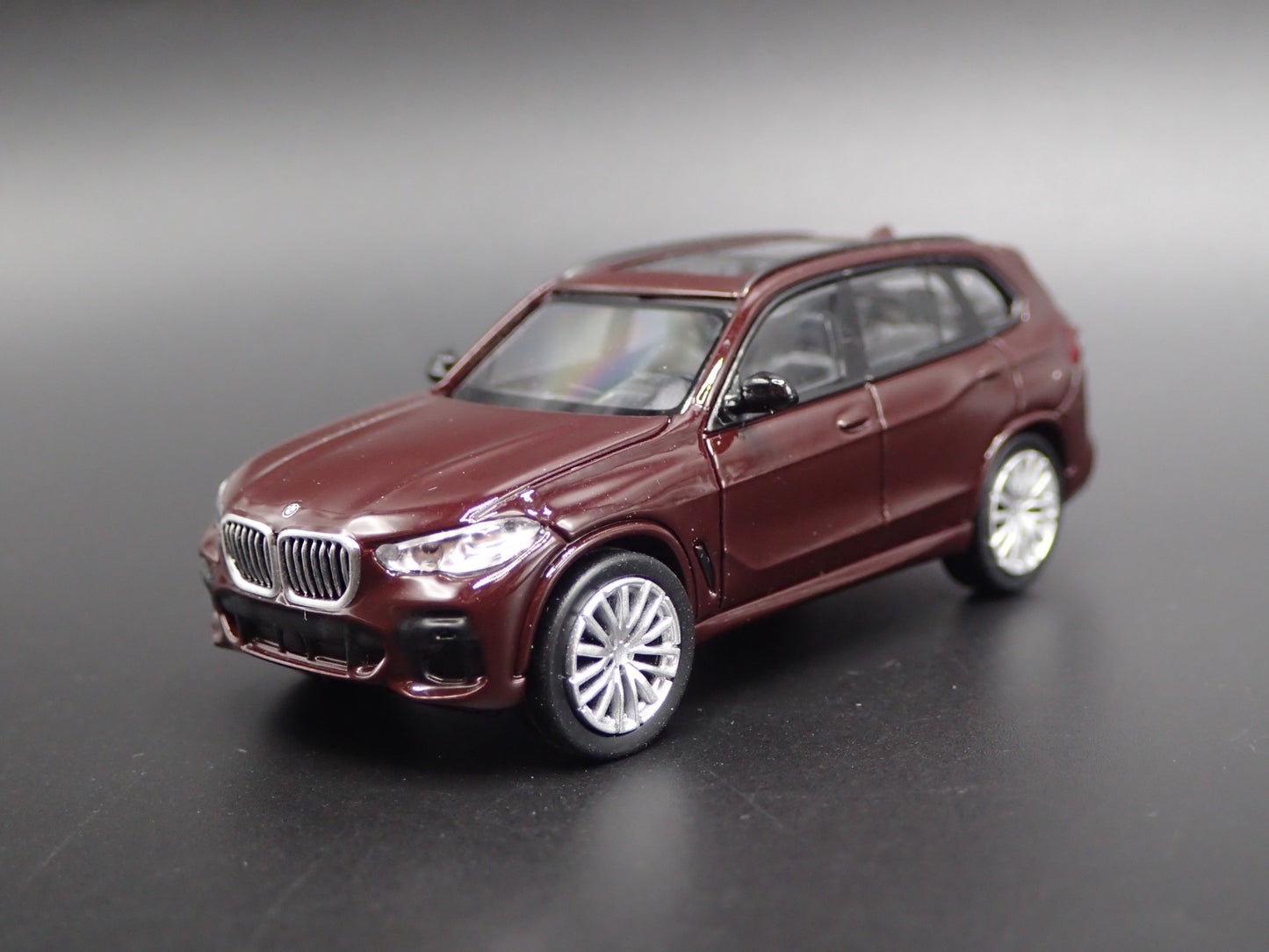 2019-2025 BMW X5 LUXURY SUV G05 1:64 SCALE COLLECTIBLE DIORAMA DIECAST MODEL CAR