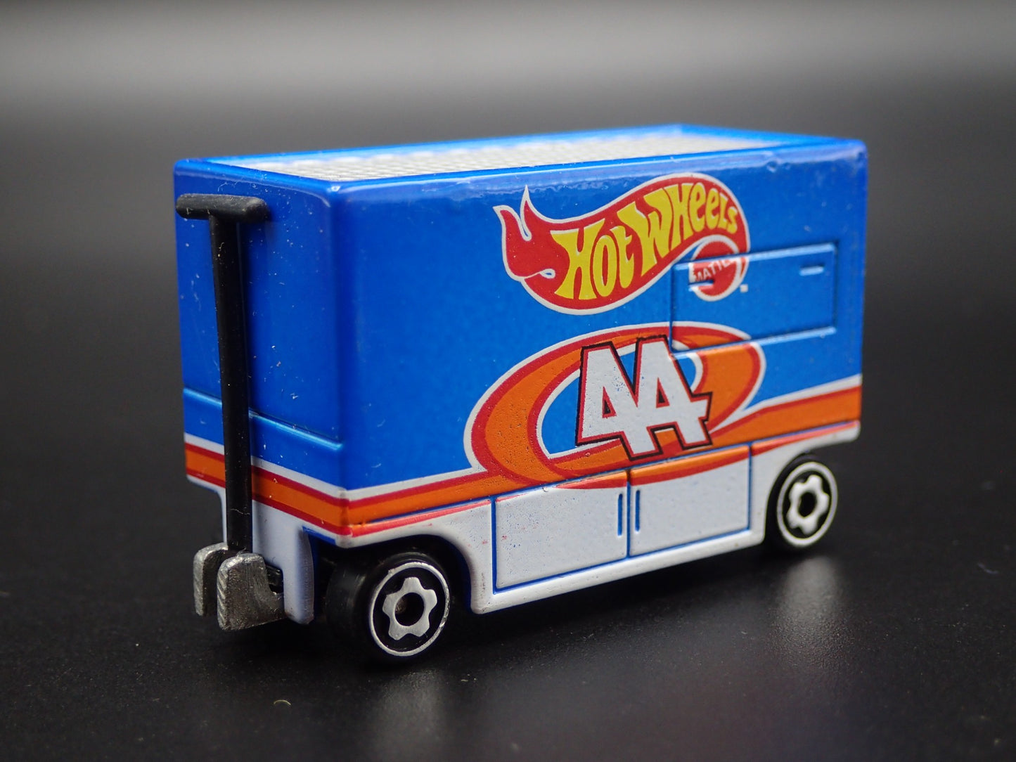 NASCAR TOOL CART WAR WAGON HOT WHEELS 44 1:64 SCALE DIECAST MODEL CAR