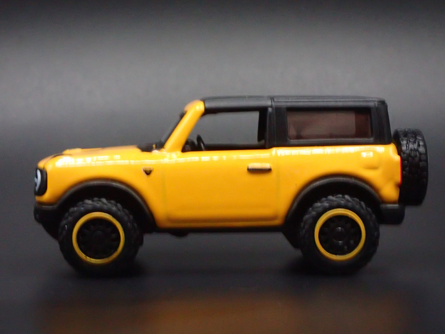 2021-2025 FORD BRONCO BADLANDS 2 TWO DOOR 1:64 SCALE DIORAMA DIECAST MODEL CAR