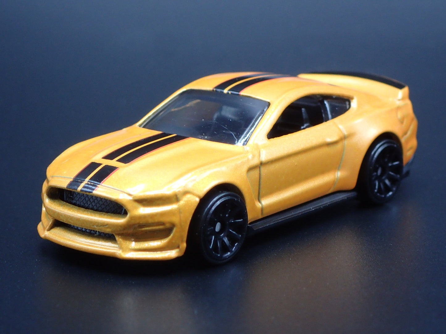 2015-2023 FORD MUSTANG SHELBY GT350R ORANGE 1:64 SCALE DIORAMA DIECAST MODEL CAR