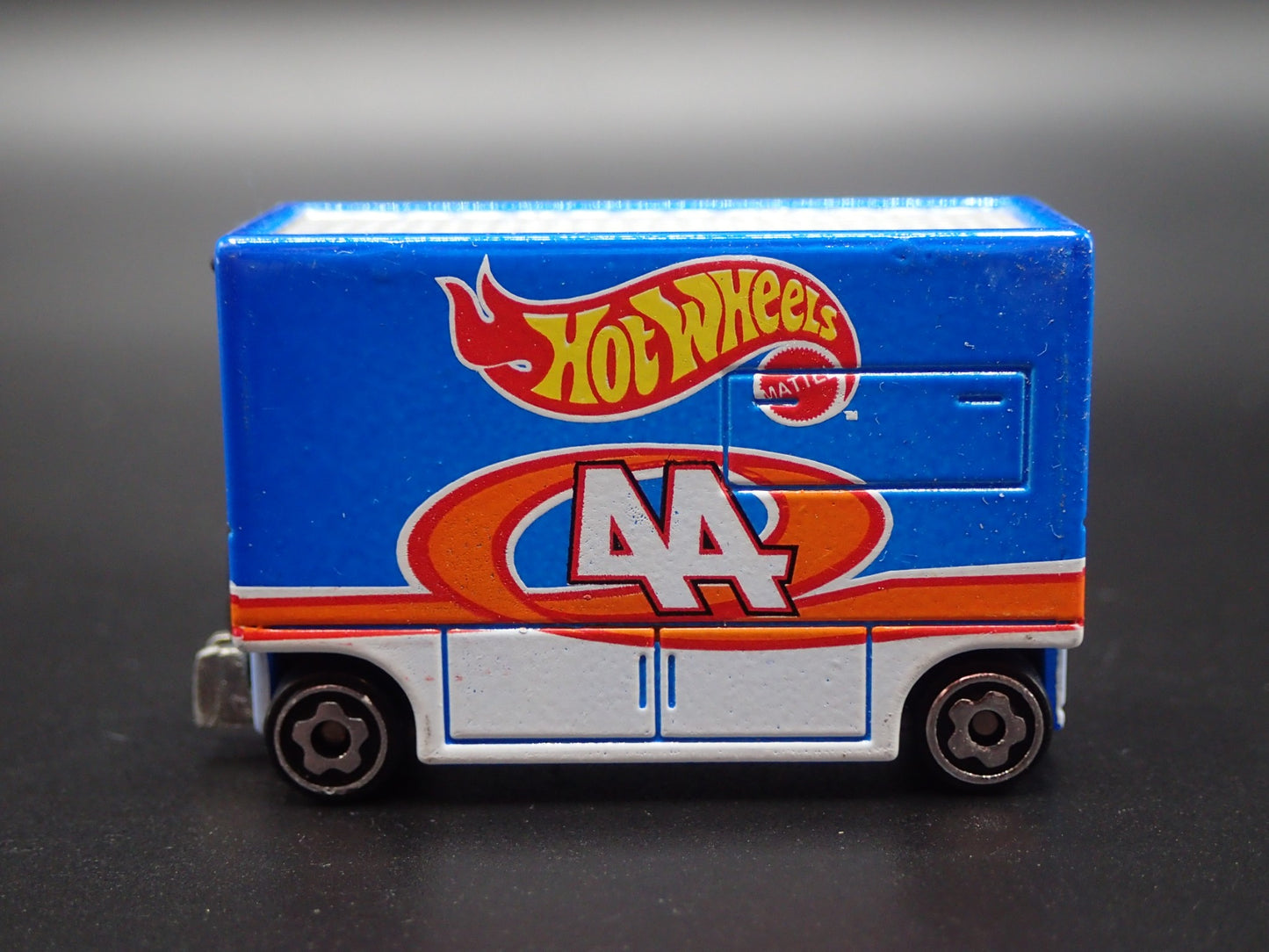 NASCAR TOOL CART WAR WAGON HOT WHEELS 44 1:64 SCALE DIECAST MODEL CAR