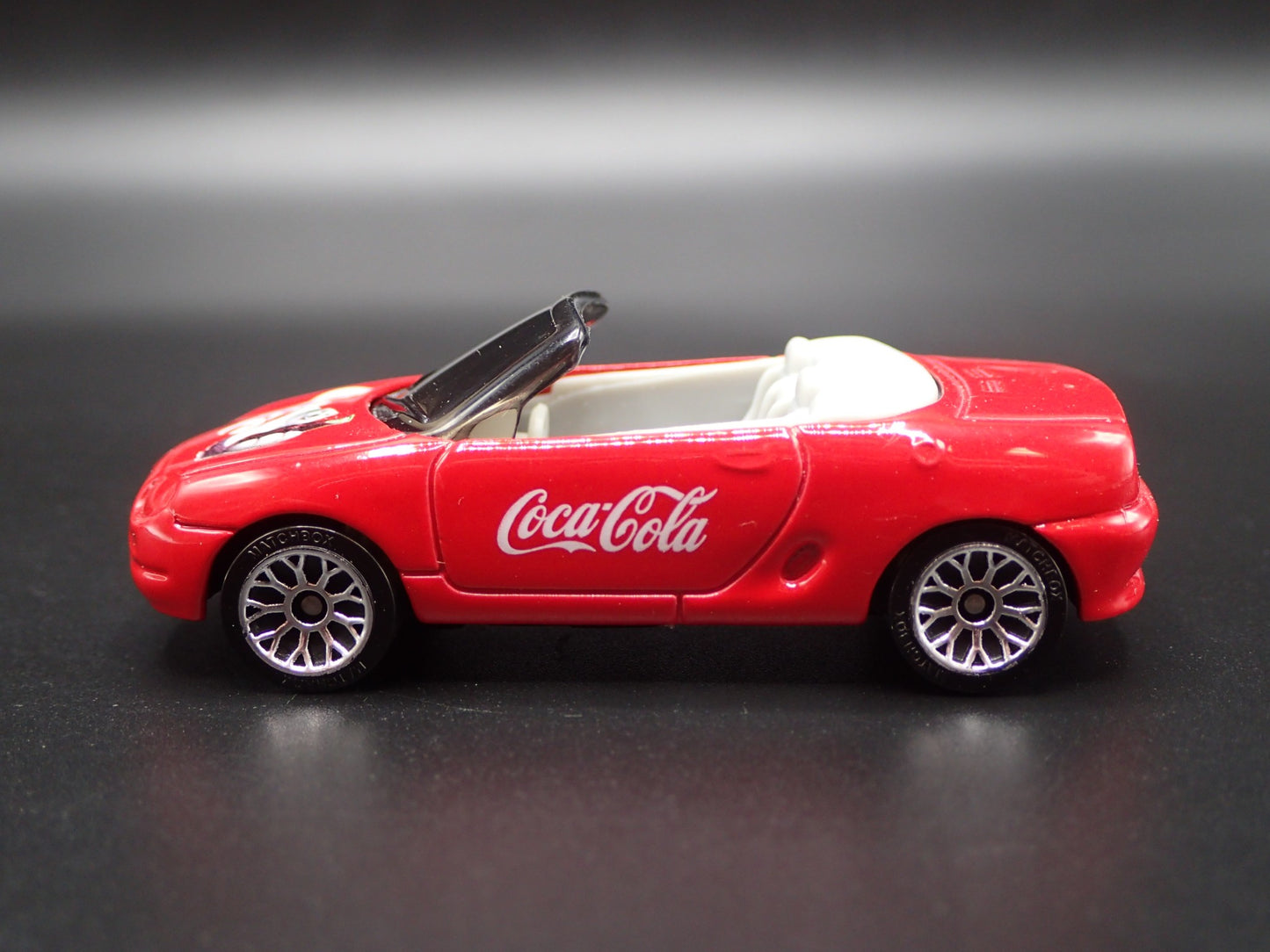 1995-2011 MG MGF 1.8I CONVERTIBLE COKE COCA COLA 1:64 SCALE DIECAST MODEL CAR