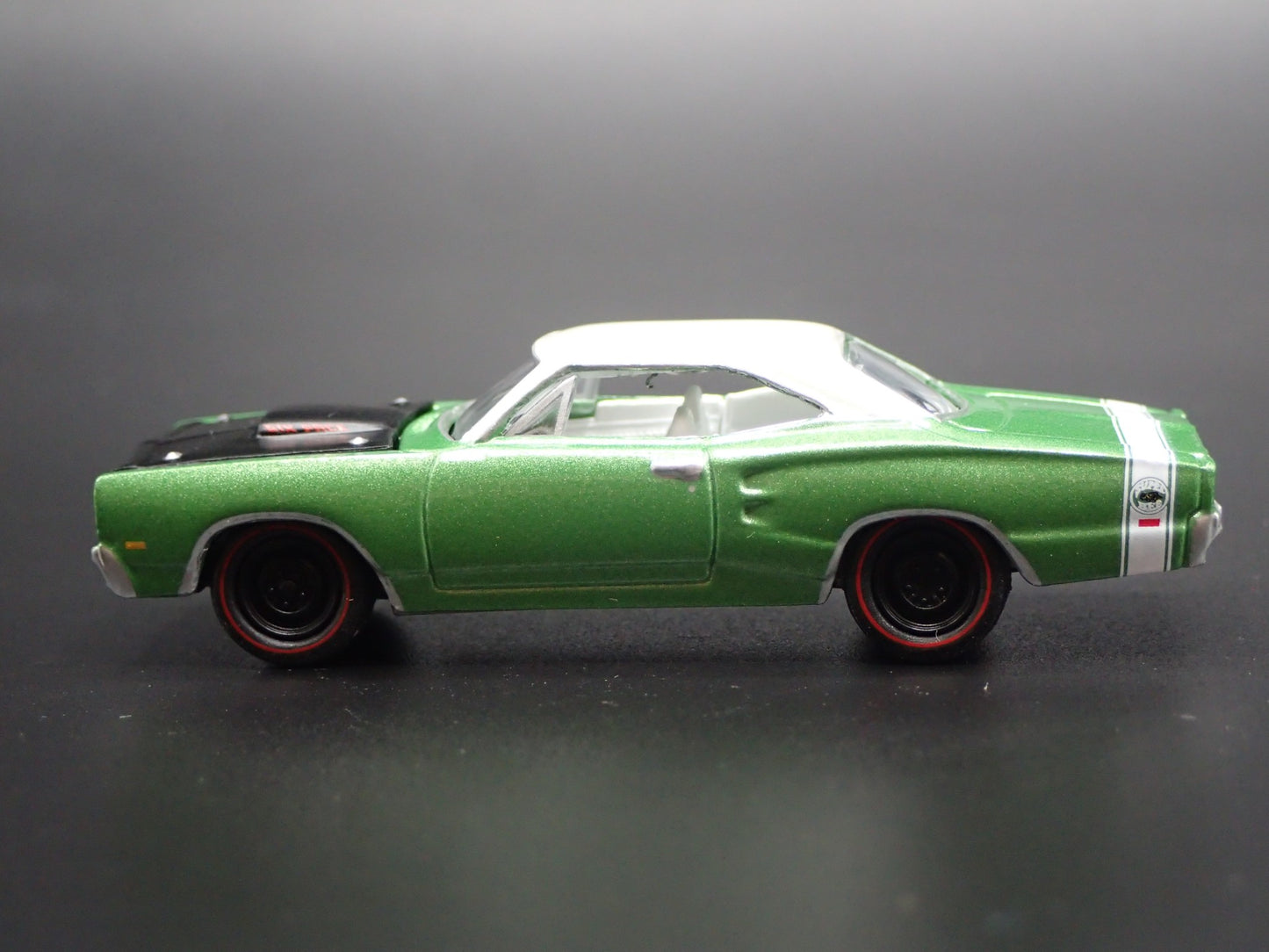 1969 1/2 DODGE CORONET SUPER BEE GREEN 1:64 SCALE COLLECTIBLE DIECAST MODEL CAR