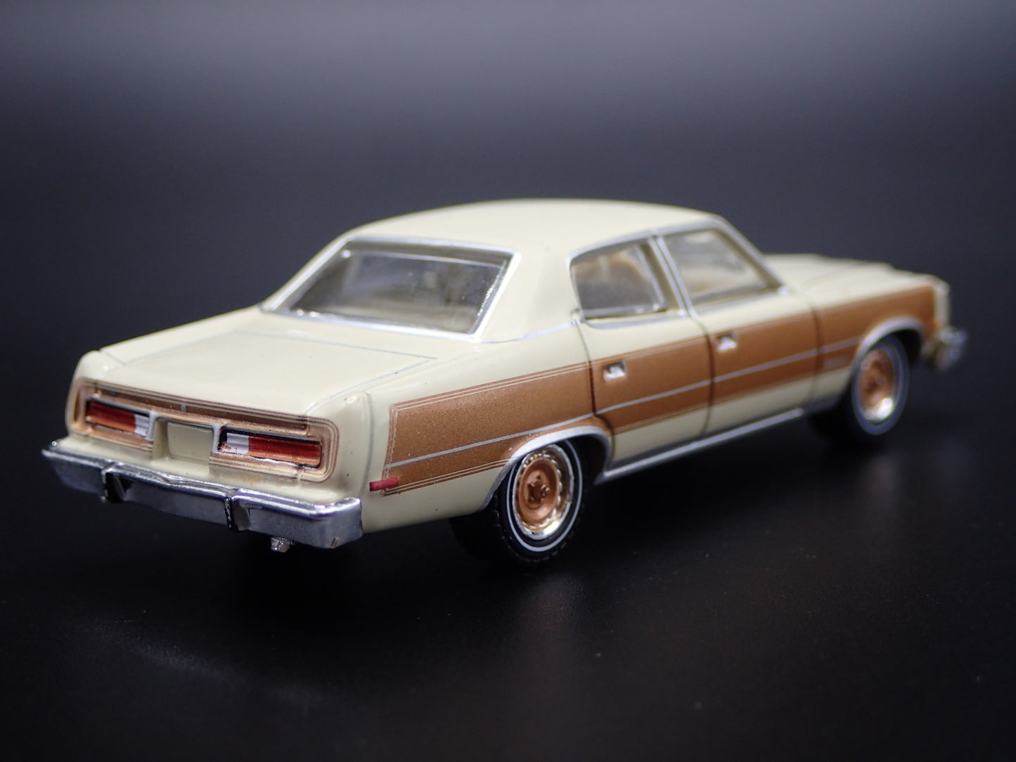 1978 78 AMC MATADOR BARCELONA FOUR 4 DOOR 1:64 SCALE DIORAMA DIECAST MODEL CAR