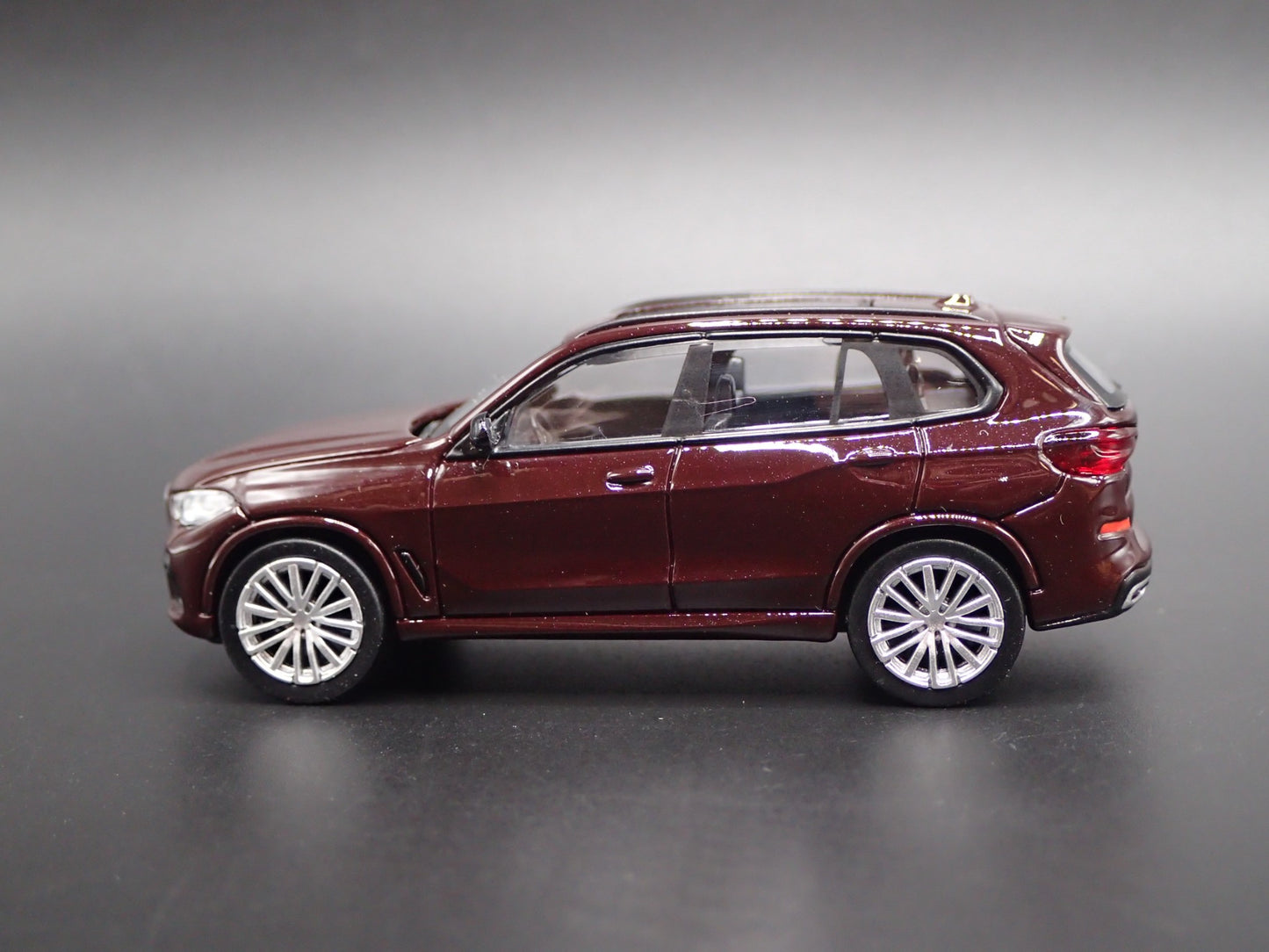 2019-2025 BMW X5 LUXURY SUV G05 1:64 SCALE COLLECTIBLE DIORAMA DIECAST MODEL CAR