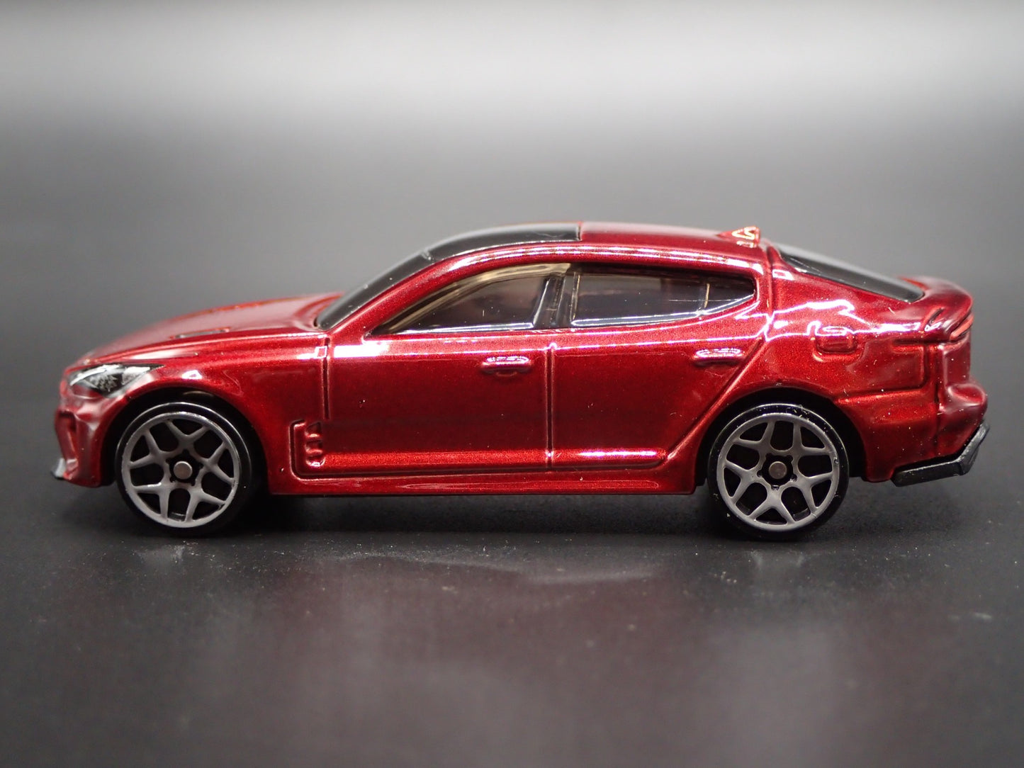 2018-2023 KIA STINGER GT RED 1:64 SCALE COLLECTIBLE DIORAMA DIECAST MODEL CAR