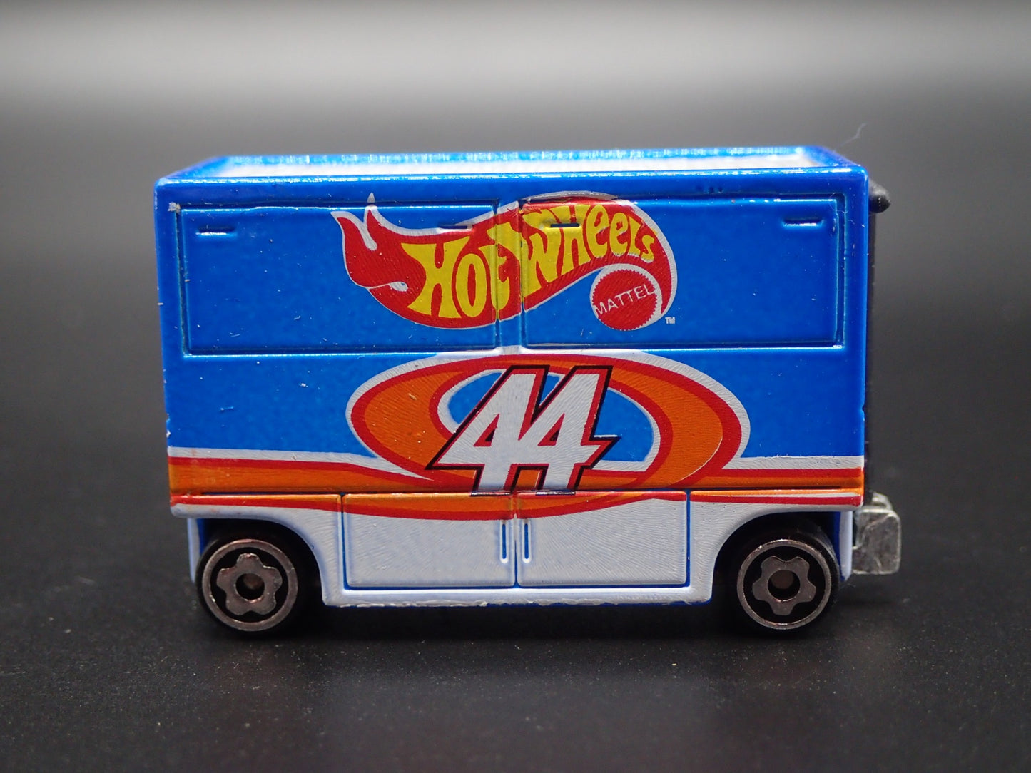 NASCAR TOOL CART WAR WAGON HOT WHEELS 44 1:64 SCALE DIECAST MODEL CAR