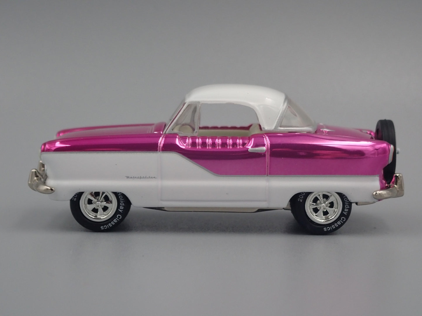 1958 58 AMC NASH METROPOLITAN WHITE 1:64 SCALE COLLECTIBLE DIECAST MODEL CAR