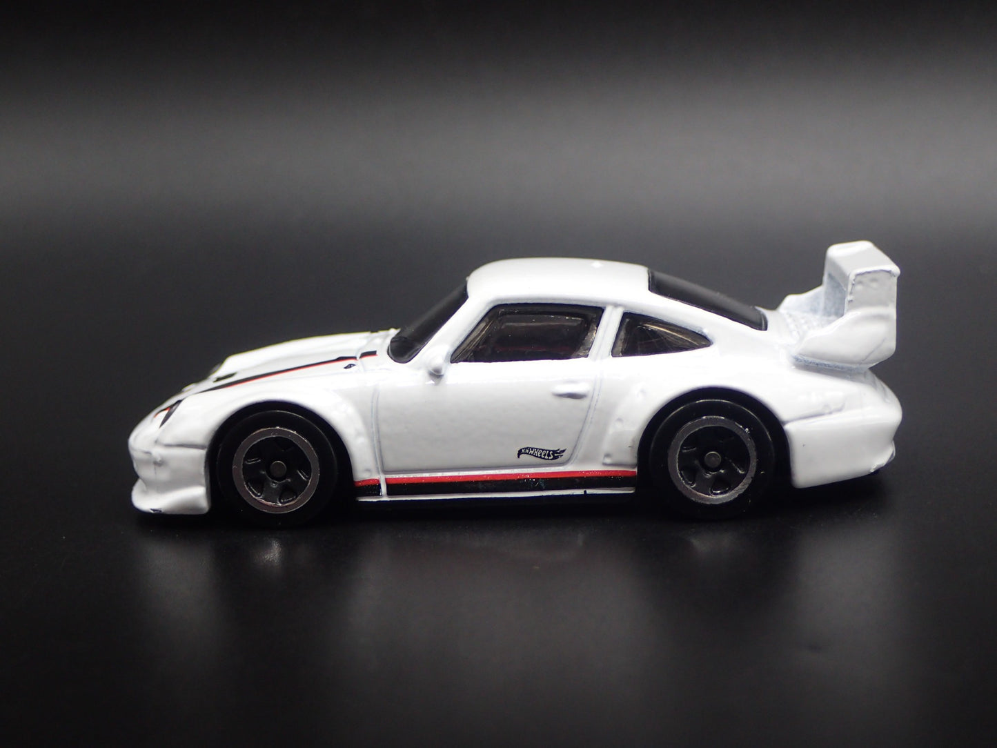 1994-1998 PORSCHE 993 911 GT2 1:64 SCALE COLLECTIBLE DIORAMA DIECAST MODEL CAR