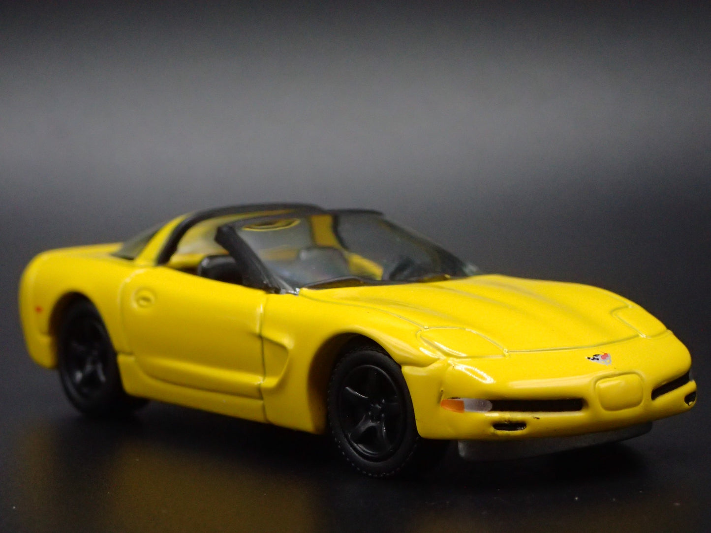 2003 03 CHEVY CHEVROLET CORVETTE C5 50TH YELLOW 1:64 SCALE DIECAST MODEL CAR