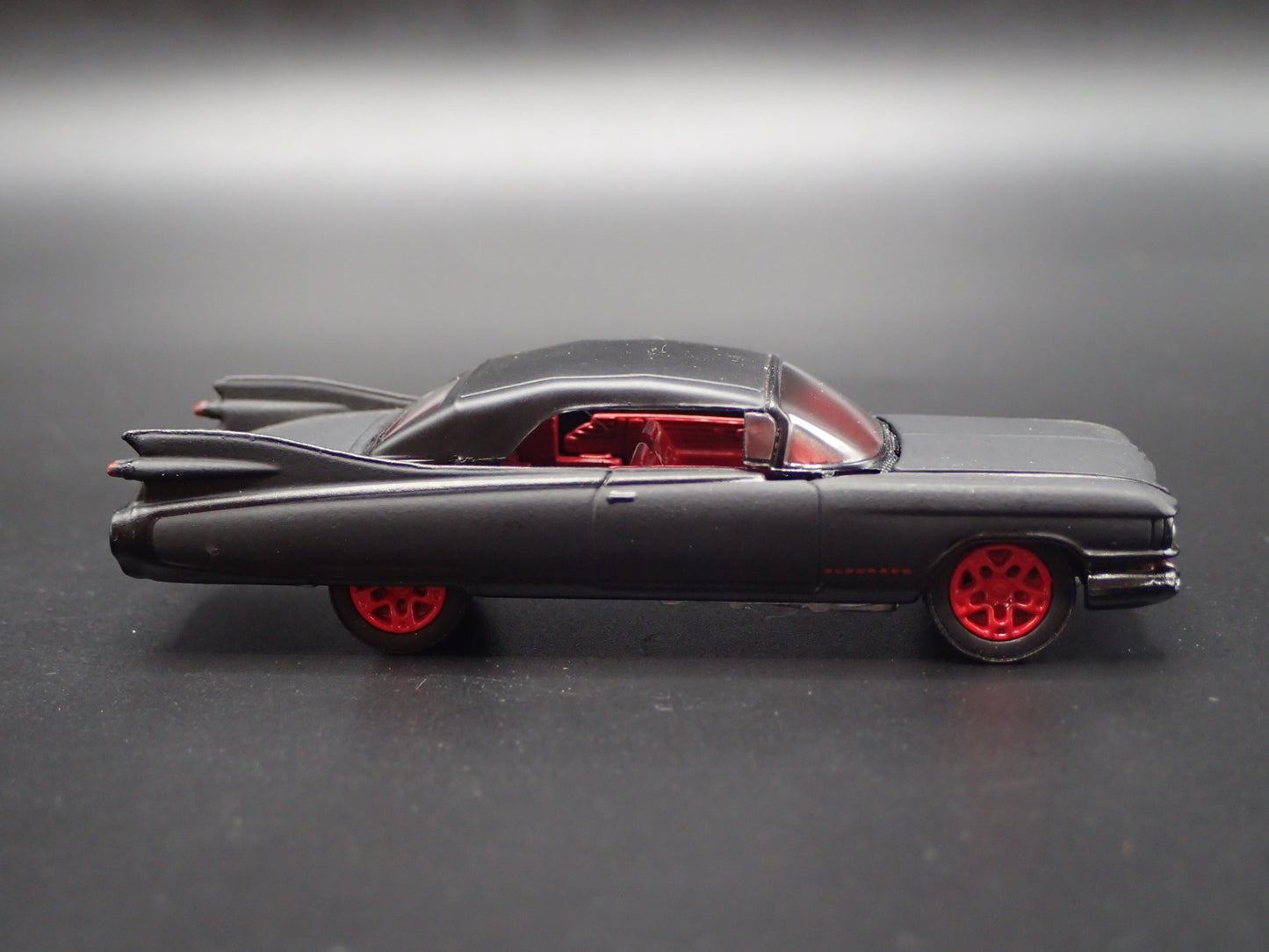 1959 59 CADILLAC CADDY ELDORADO CONVERTIBLE 1:64 SCALE DIORAMA DIECAST MODEL CAR