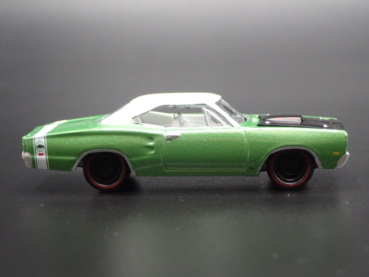 1969 1/2 DODGE CORONET SUPER BEE GREEN 1:64 SCALE COLLECTIBLE DIECAST MODEL CAR