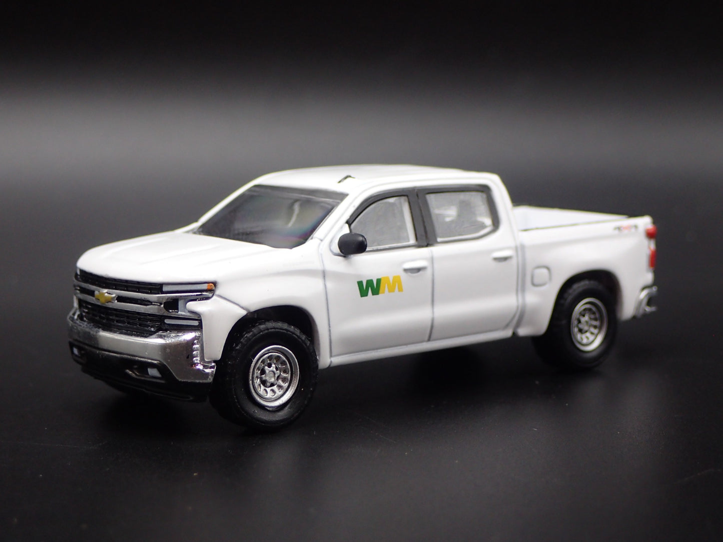 2020 20 CHEVY SILVERADO TRUCK WASTE MANAGEMENT 1:64 SCALE DIECAST MODEL CAR