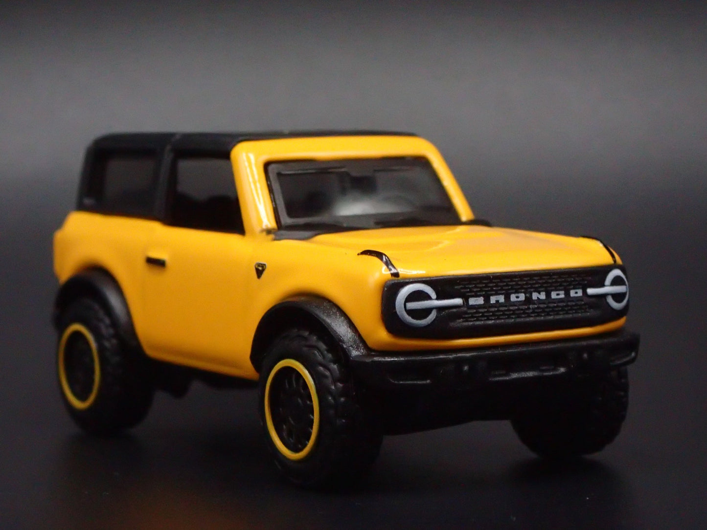 2021-2025 FORD BRONCO BADLANDS 2 TWO DOOR 1:64 SCALE DIORAMA DIECAST MODEL CAR