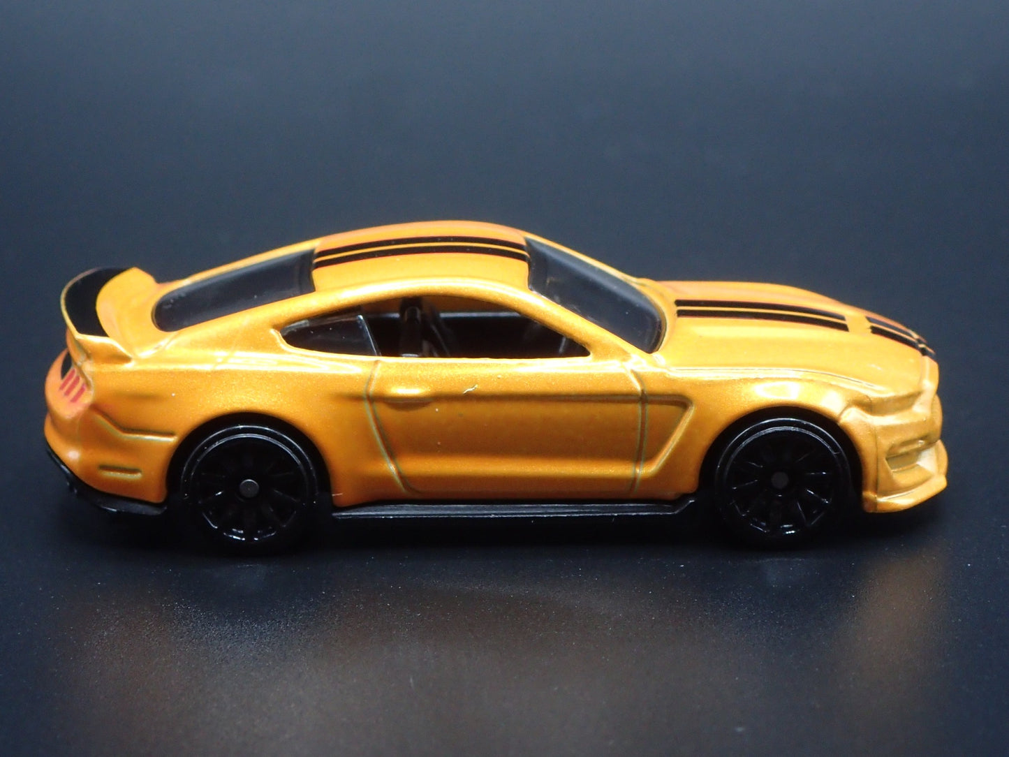 2015-2023 FORD MUSTANG SHELBY GT350R ORANGE 1:64 SCALE DIORAMA DIECAST MODEL CAR