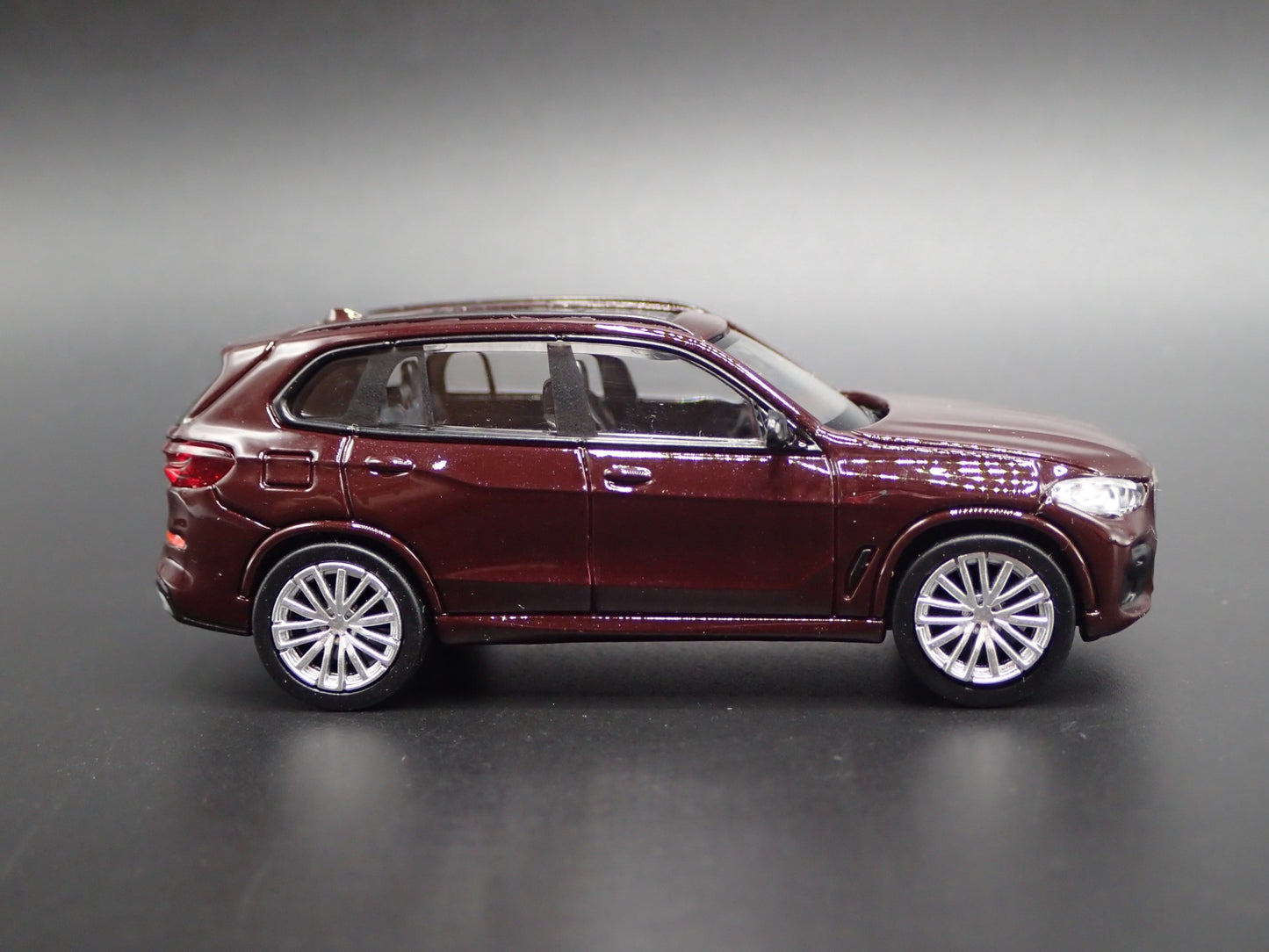 2019-2025 BMW X5 LUXURY SUV G05 1:64 SCALE COLLECTIBLE DIORAMA DIECAST MODEL CAR