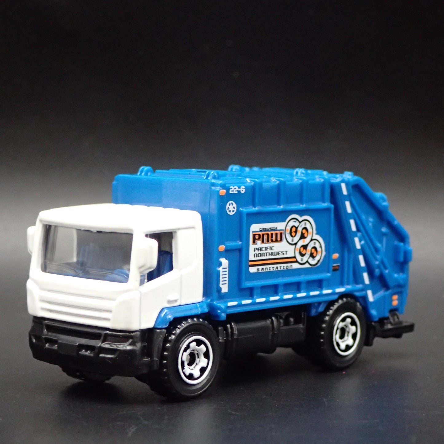 PACIFIC NORTHWEST GARBAGE RECYCLING TRASH TRUCK 1/64 MB SCALE DIECAST MODEL CAR