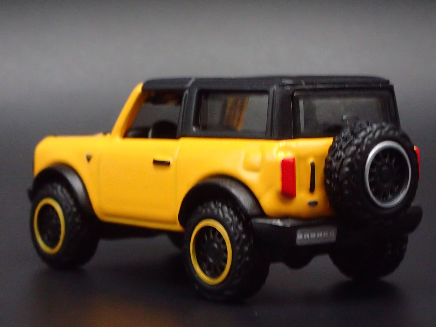 2021-2025 FORD BRONCO BADLANDS 2 TWO DOOR 1:64 SCALE DIORAMA DIECAST MODEL CAR