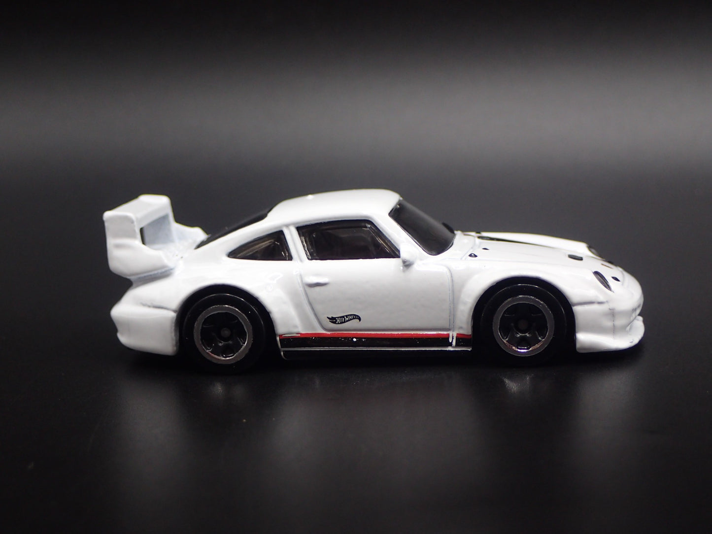 1994-1998 PORSCHE 993 911 GT2 1:64 SCALE COLLECTIBLE DIORAMA DIECAST MODEL CAR