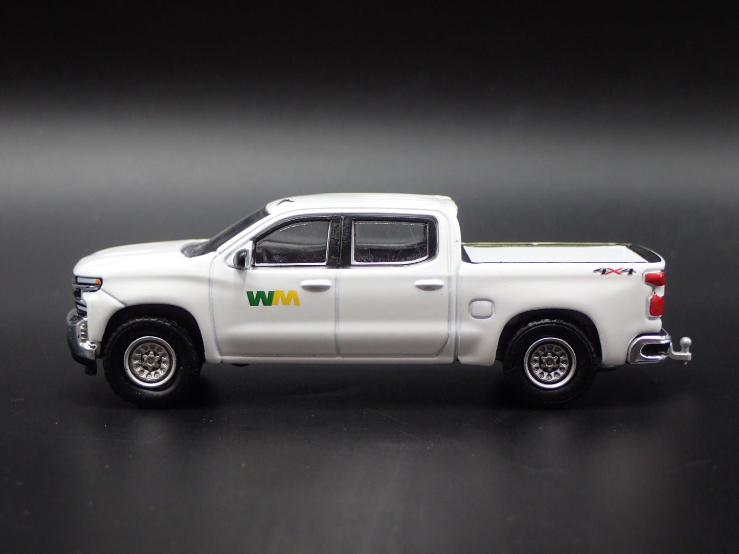 2020 20 CHEVY SILVERADO TRUCK WASTE MANAGEMENT 1:64 SCALE DIECAST MODEL CAR