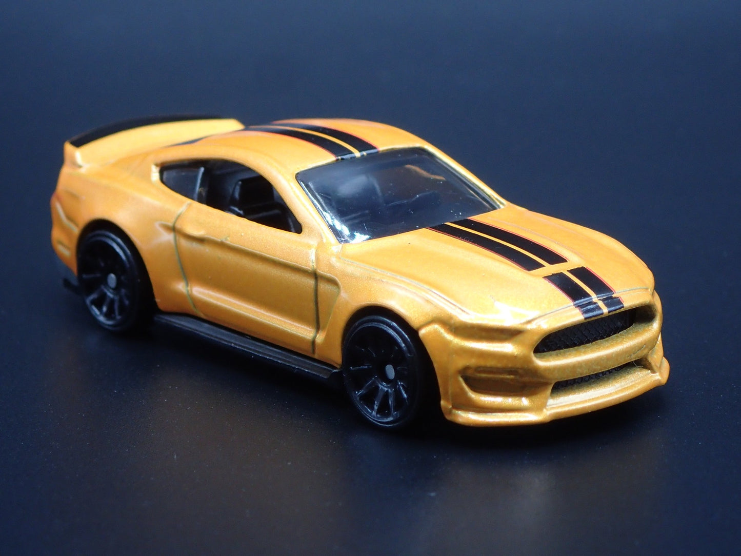 2015-2023 FORD MUSTANG SHELBY GT350R ORANGE 1:64 SCALE DIORAMA DIECAST MODEL CAR