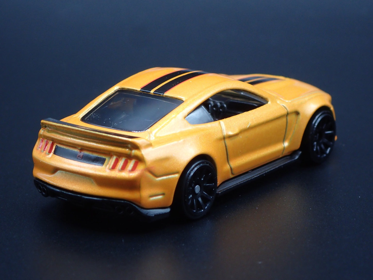 2015-2023 FORD MUSTANG SHELBY GT350R ORANGE 1:64 SCALE DIORAMA DIECAST MODEL CAR