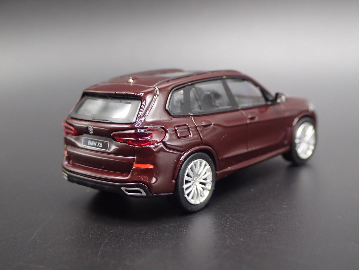 2019-2025 BMW X5 LUXURY SUV G05 1:64 SCALE COLLECTIBLE DIORAMA DIECAST MODEL CAR