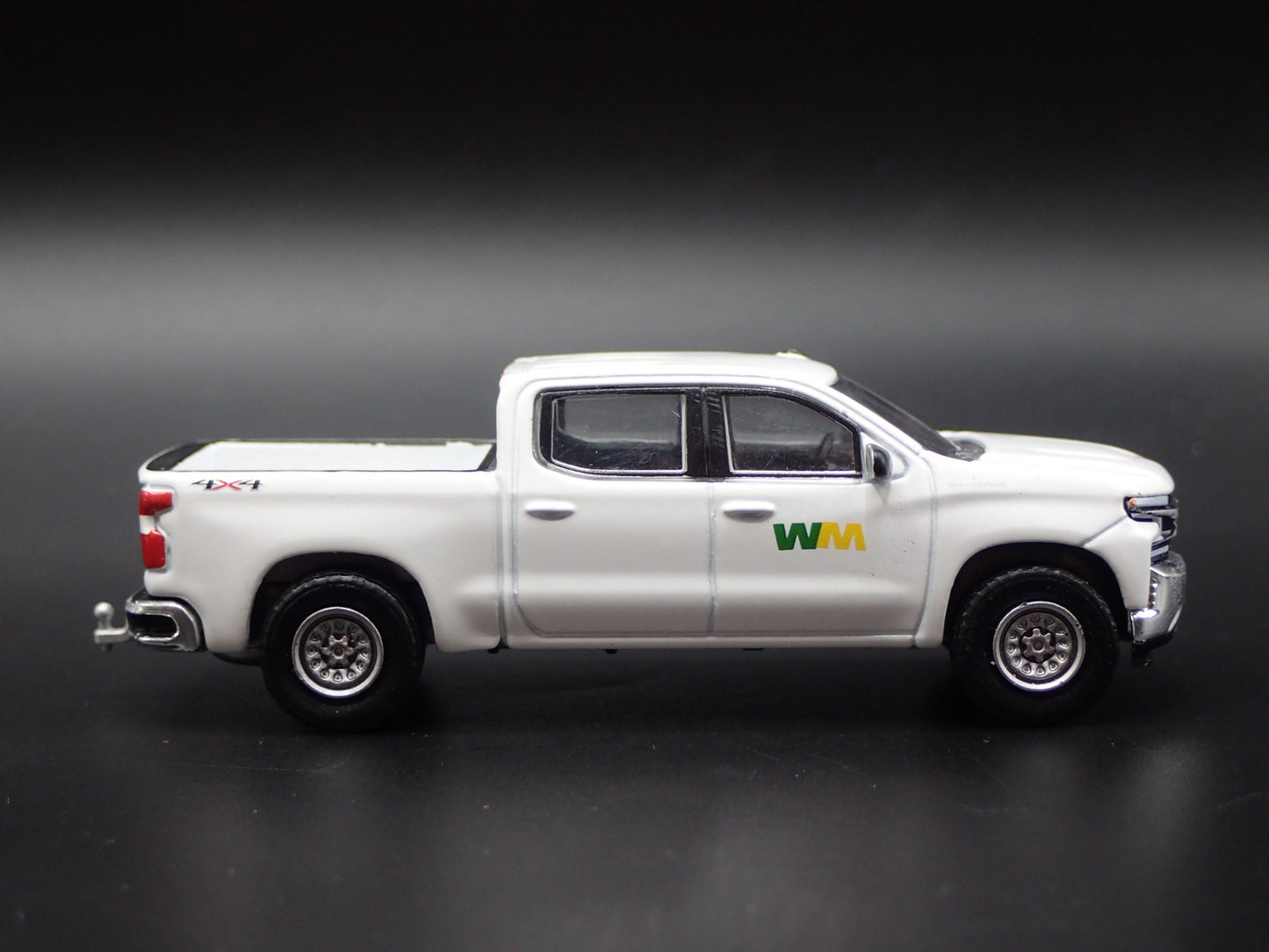 2020 20 CHEVY SILVERADO TRUCK WASTE MANAGEMENT 1:64 SCALE DIECAST MODEL CAR