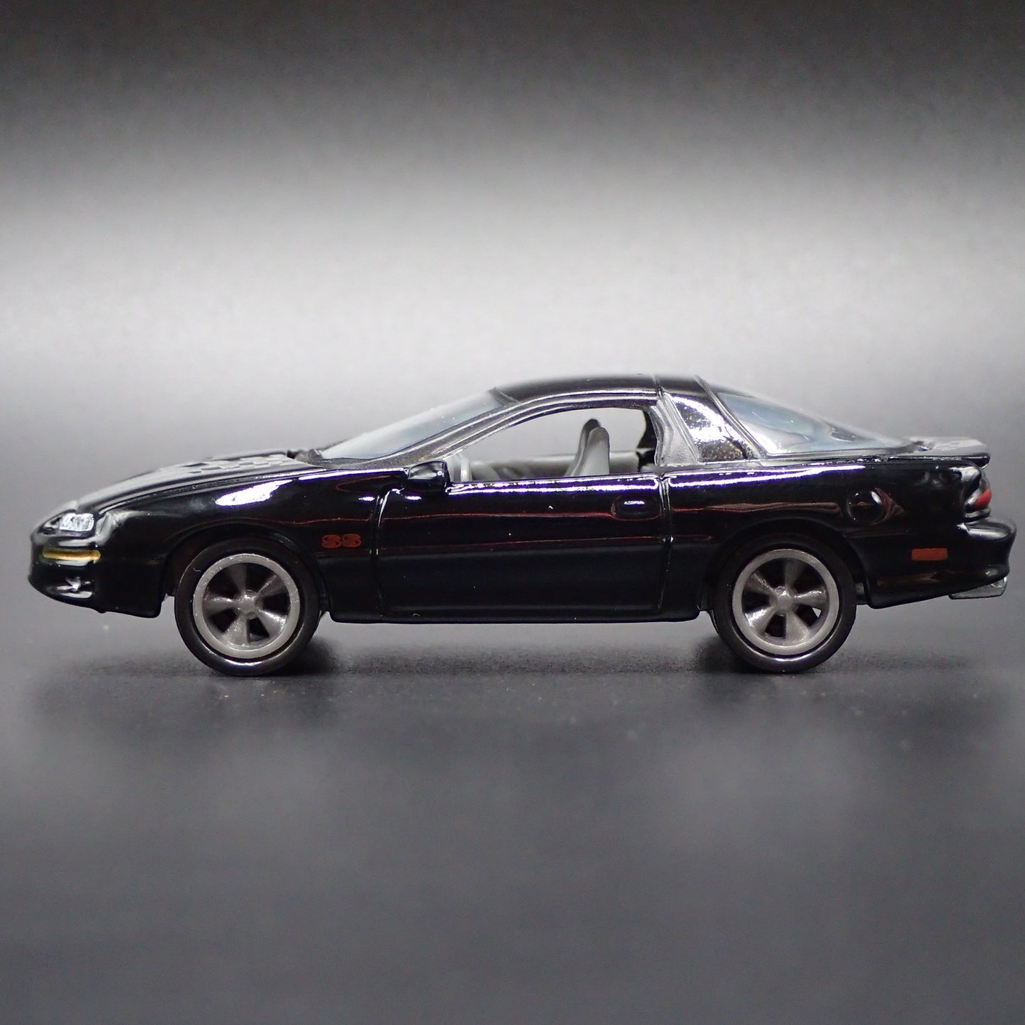 2002 CHEVY CHEVROLET CAMARO SS BLACK 35TH 1:64 SCALE DIORAMA DIECAST MODEL CAR