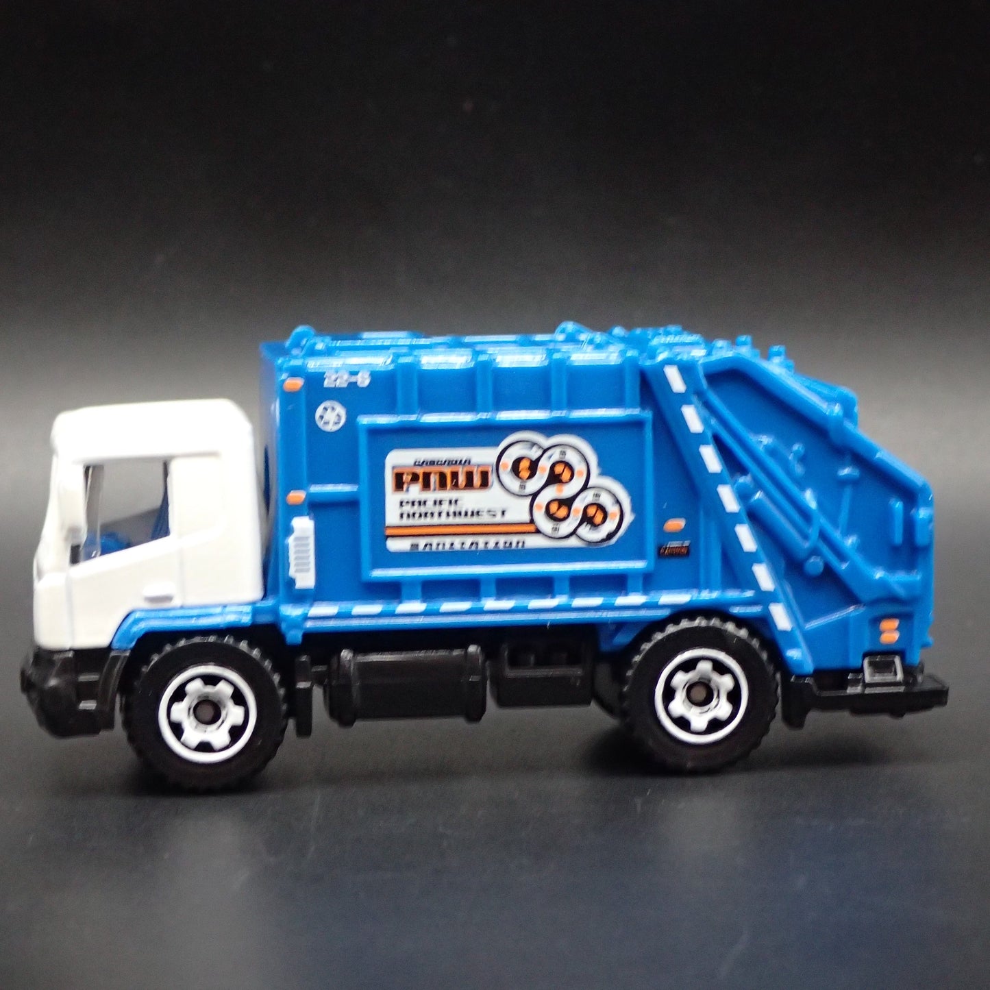 PACIFIC NORTHWEST GARBAGE RECYCLING TRASH TRUCK 1/64 MB SCALE DIECAST MODEL CAR
