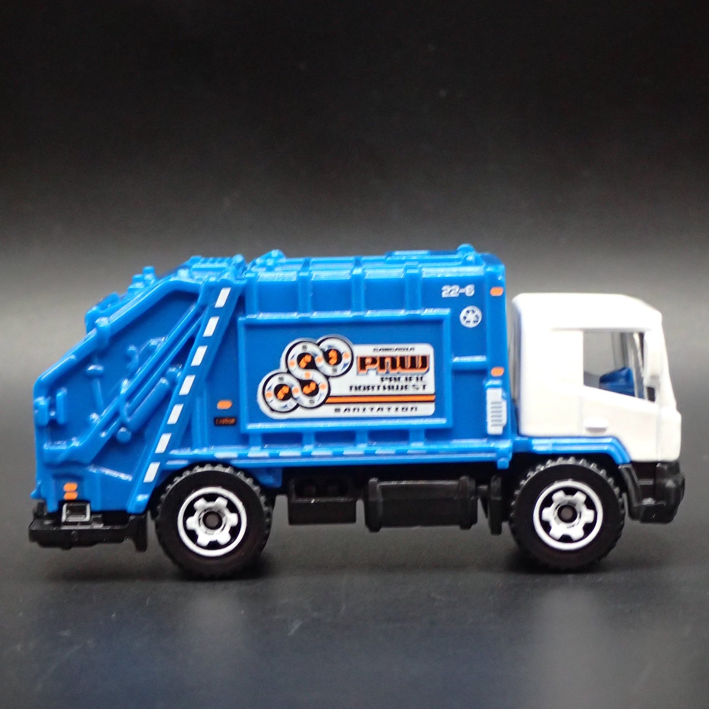 PACIFIC NORTHWEST GARBAGE RECYCLING TRASH TRUCK 1/64 MB SCALE DIECAST MODEL CAR