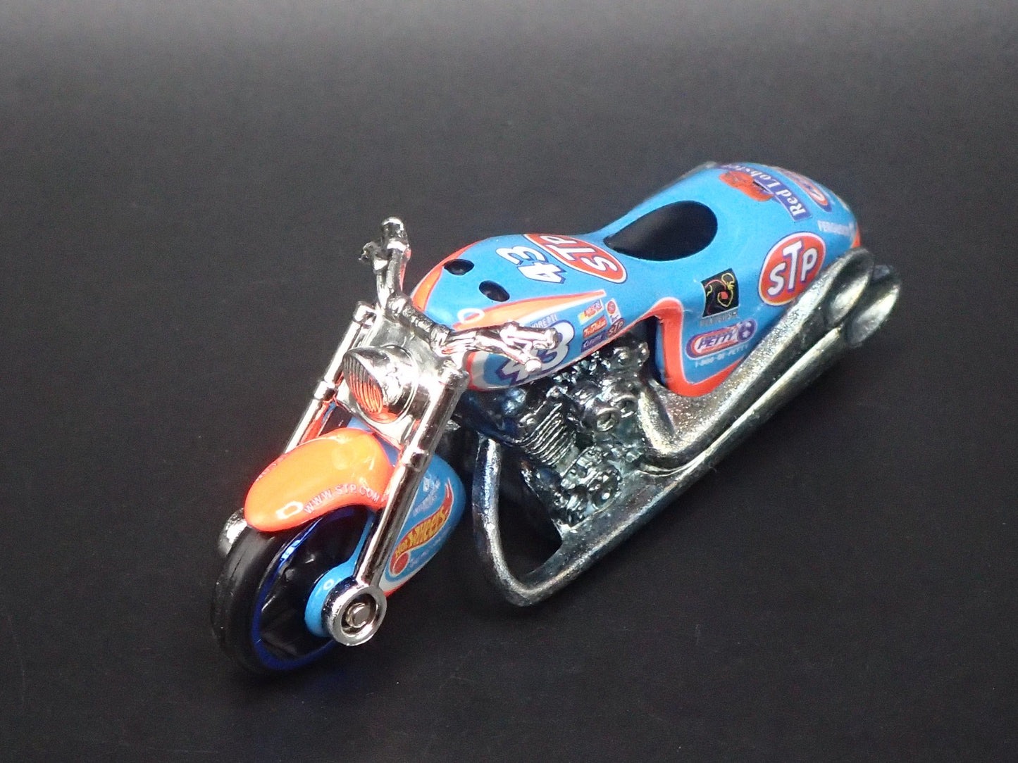 SCORCHIN SCOOTER MOTORCYCLE STP 43 1:64 HOT WHEELS SCALE DIECAST MODEL CAR