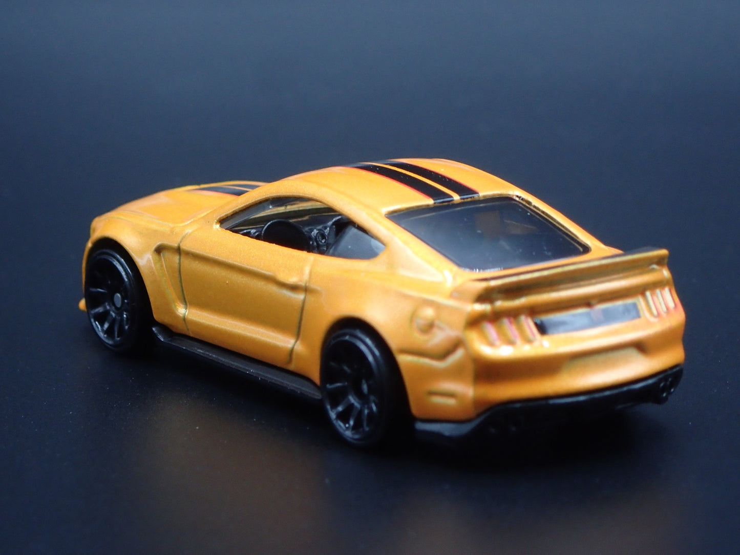2015-2023 FORD MUSTANG SHELBY GT350R ORANGE 1:64 SCALE DIORAMA DIECAST MODEL CAR