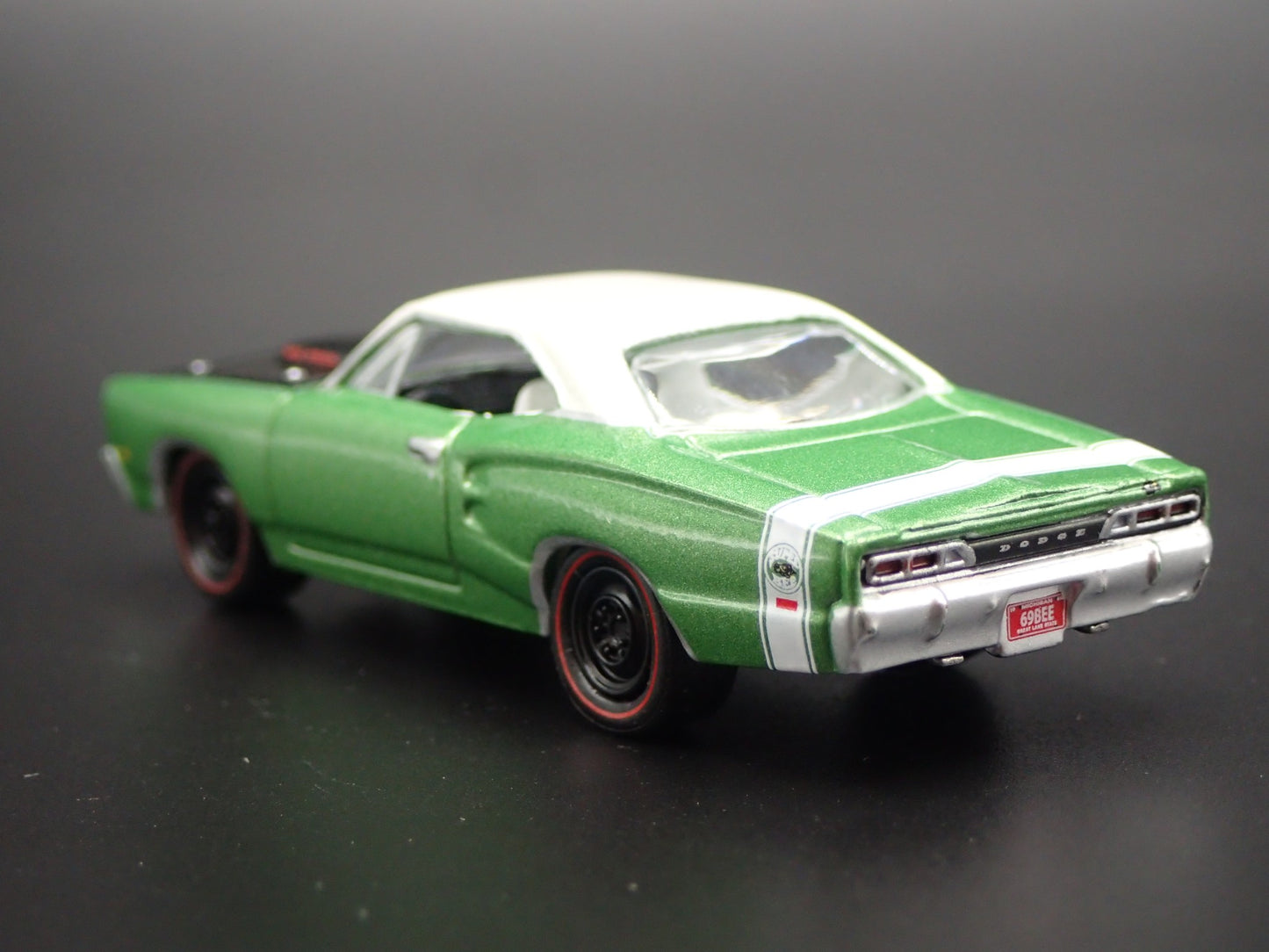 1969 1/2 DODGE CORONET SUPER BEE GREEN 1:64 SCALE COLLECTIBLE DIECAST MODEL CAR