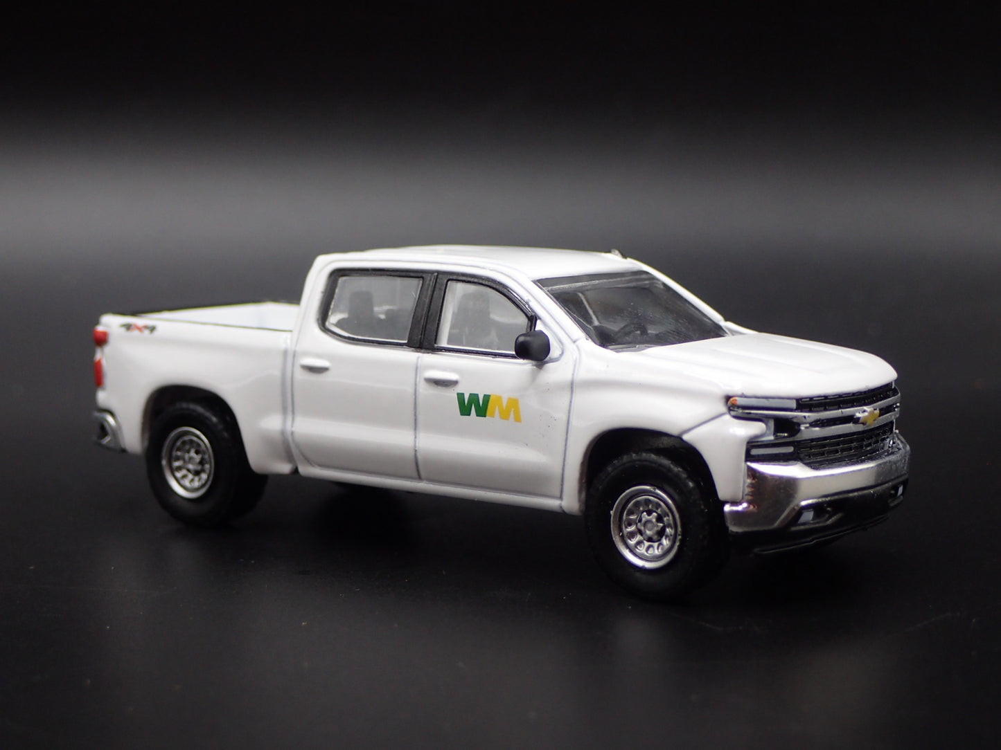 2020 20 CHEVY SILVERADO TRUCK WASTE MANAGEMENT 1:64 SCALE DIECAST MODEL CAR