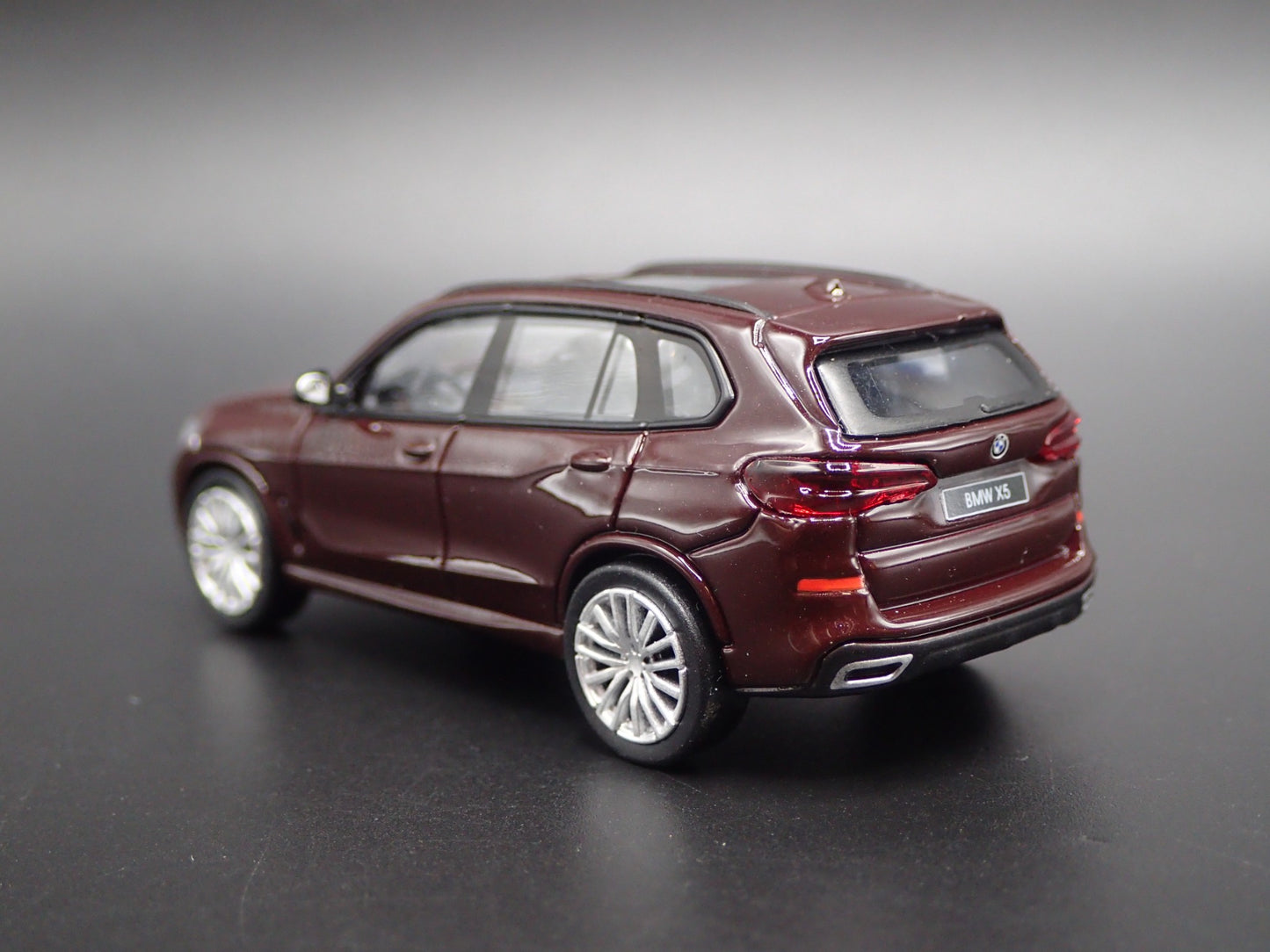 2019-2025 BMW X5 LUXURY SUV G05 1:64 SCALE COLLECTIBLE DIORAMA DIECAST MODEL CAR