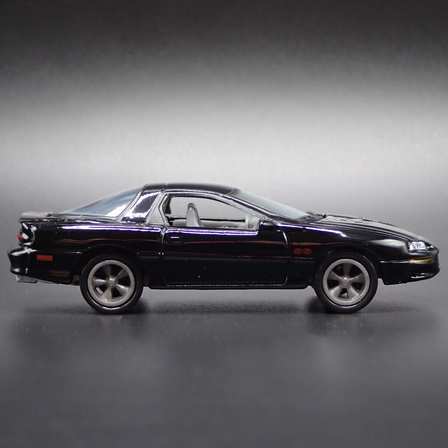 2002 CHEVY CHEVROLET CAMARO SS BLACK 35TH 1:64 SCALE DIORAMA DIECAST MODEL CAR