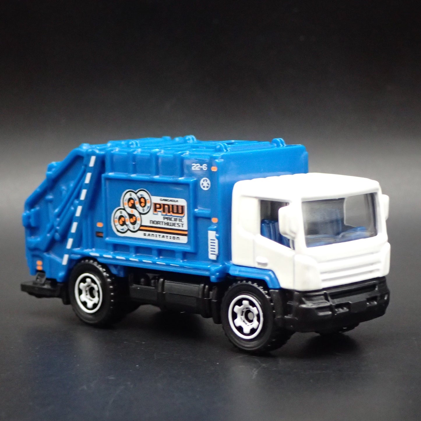 PACIFIC NORTHWEST GARBAGE RECYCLING TRASH TRUCK 1/64 MB SCALE DIECAST MODEL CAR