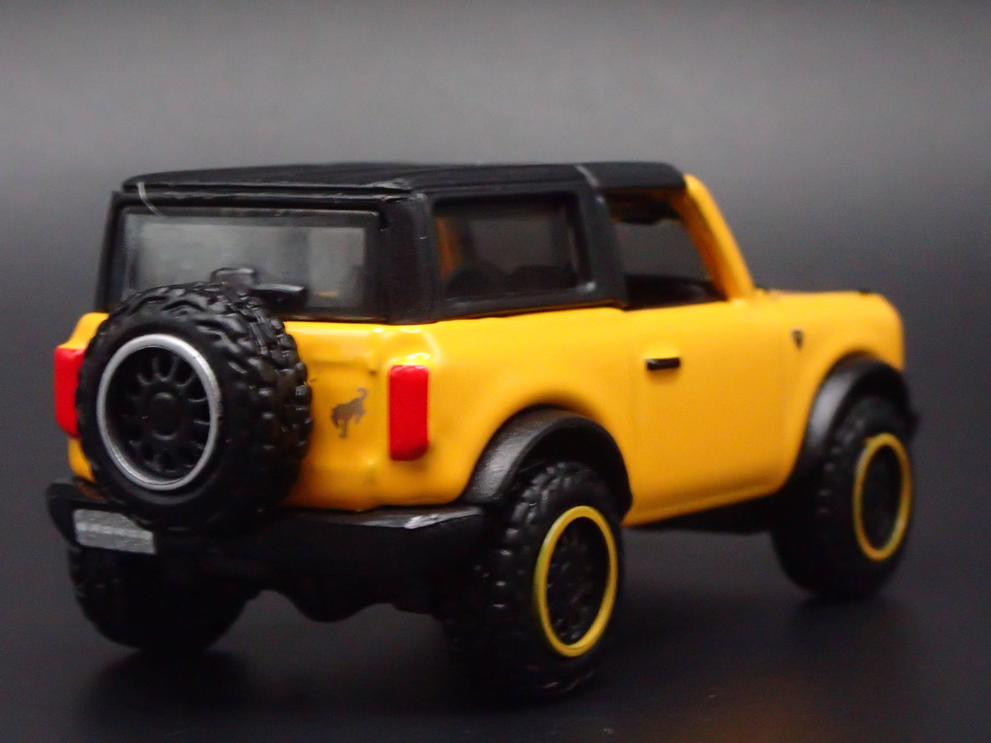 2021-2025 FORD BRONCO BADLANDS 2 TWO DOOR 1:64 SCALE DIORAMA DIECAST MODEL CAR