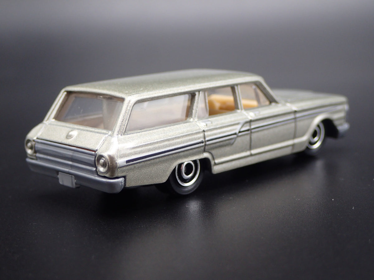 1964 64 FORD FAIRLANE STATION WAGON RARE 1:64 SCALE DIORAMA DIECAST MODEL CAR