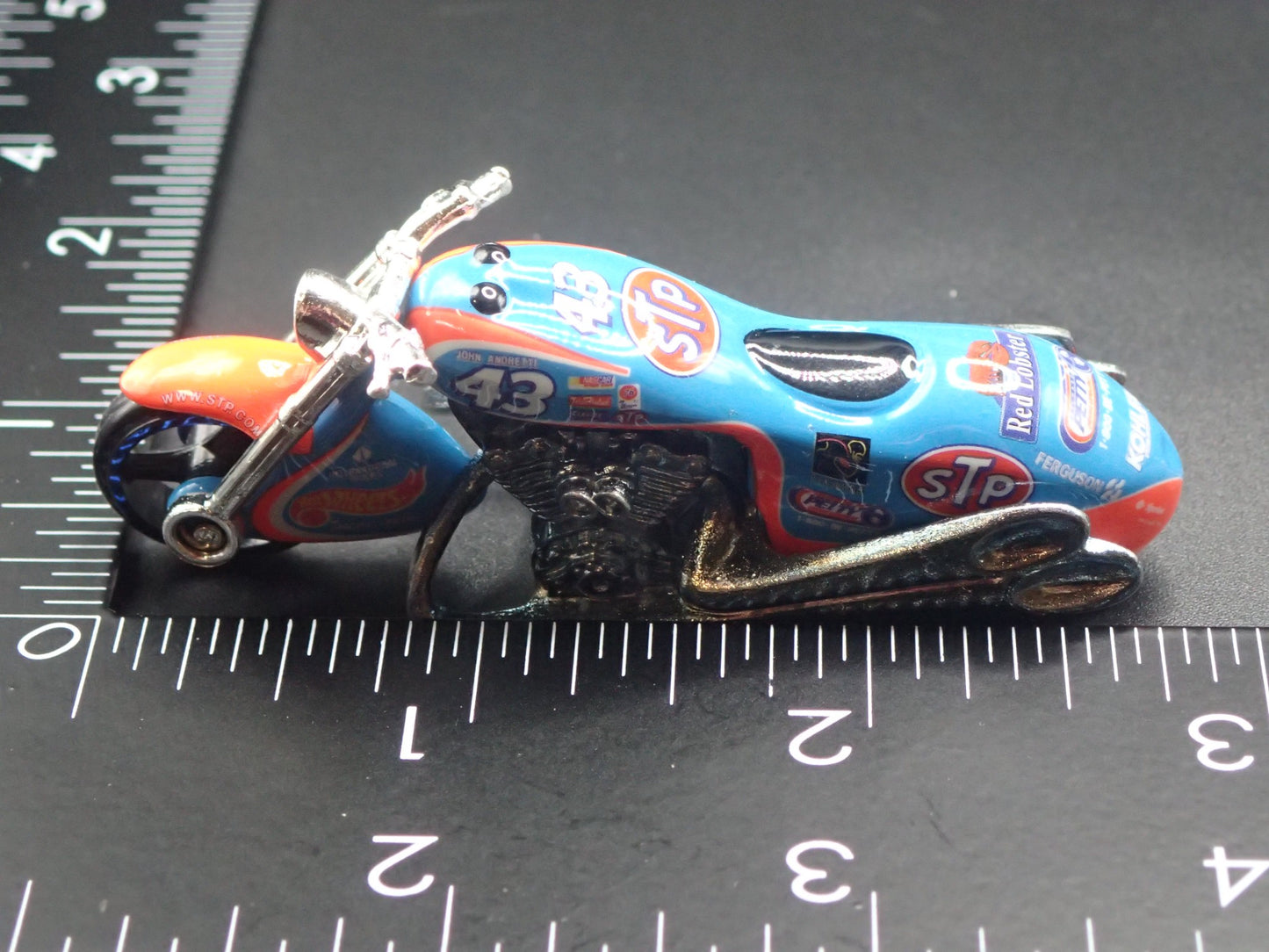 SCORCHIN SCOOTER MOTORCYCLE STP 43 1:64 HOT WHEELS SCALE DIECAST MODEL CAR