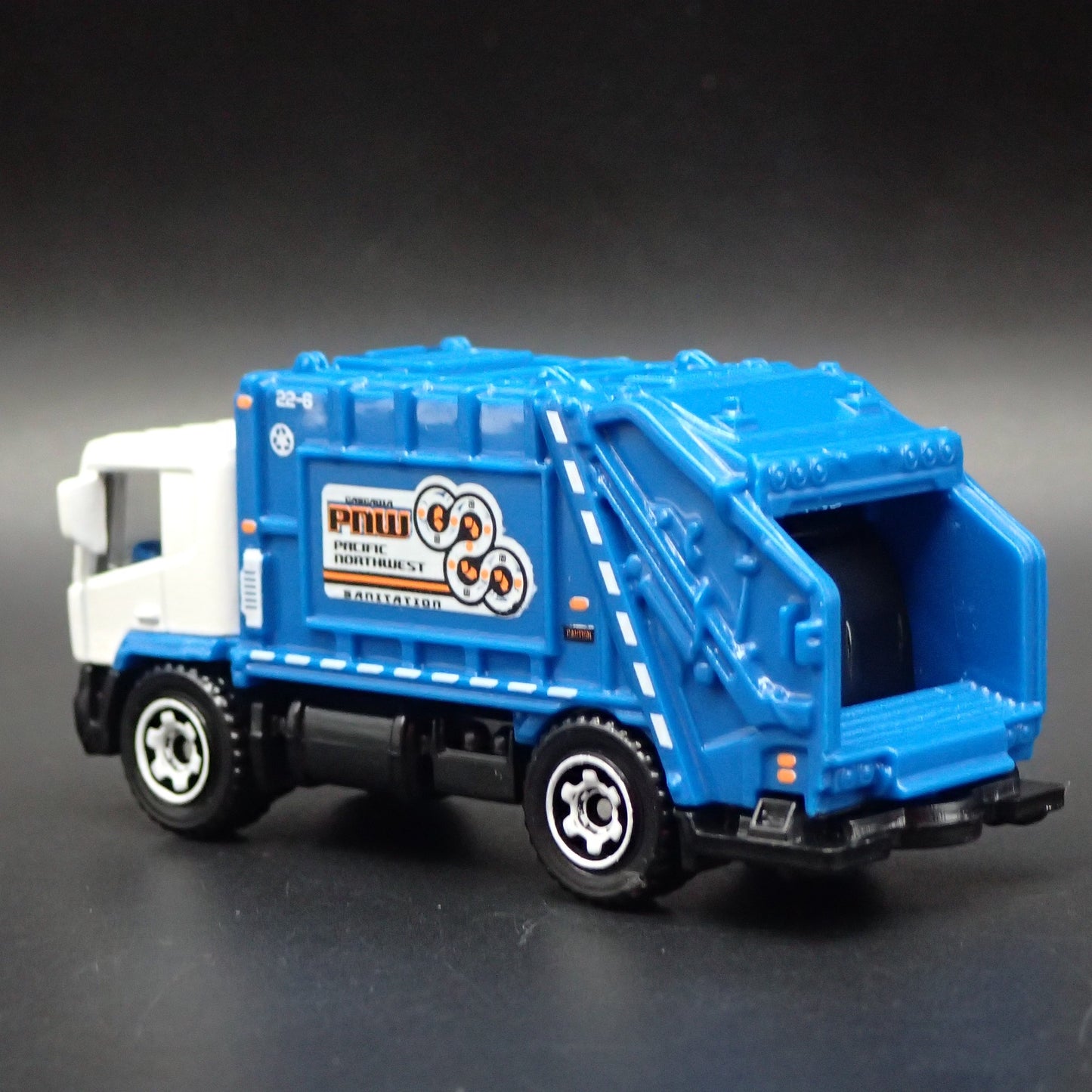 PACIFIC NORTHWEST GARBAGE RECYCLING TRASH TRUCK 1/64 MB SCALE DIECAST MODEL CAR
