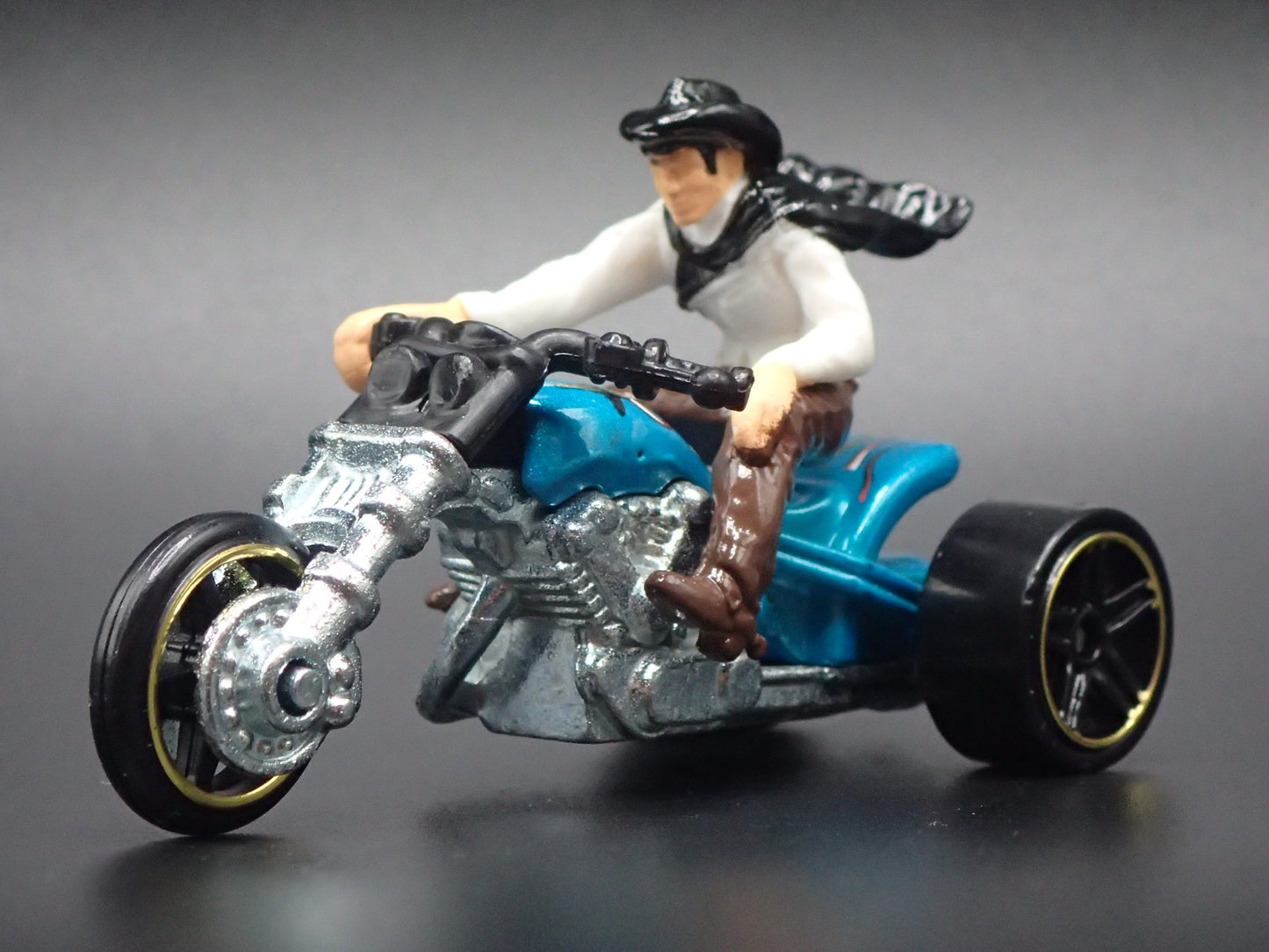 BLASTOUS MOTO 2 MOTORCYCLE HOT WHEELS 1:64 HW SCALE DIORAMA DIECAST MODEL CAR